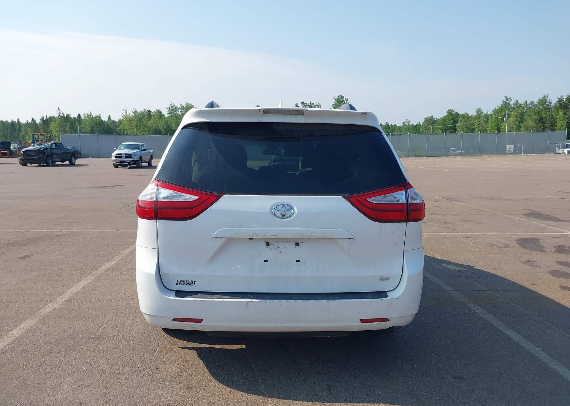 2019 TOYOTA SIENNA LE 8-PASSENGER