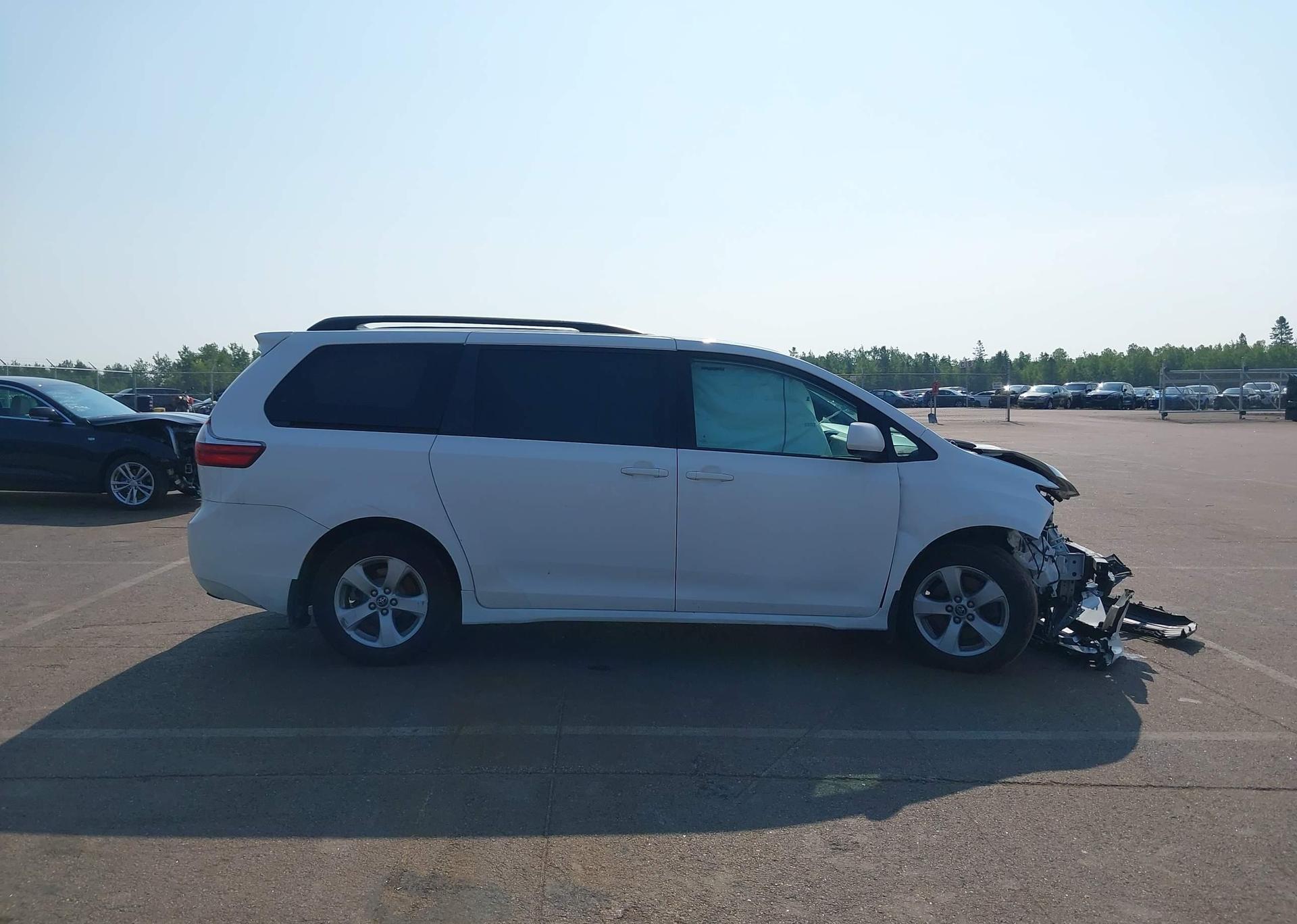 2019 TOYOTA SIENNA LE 8-PASSENGER