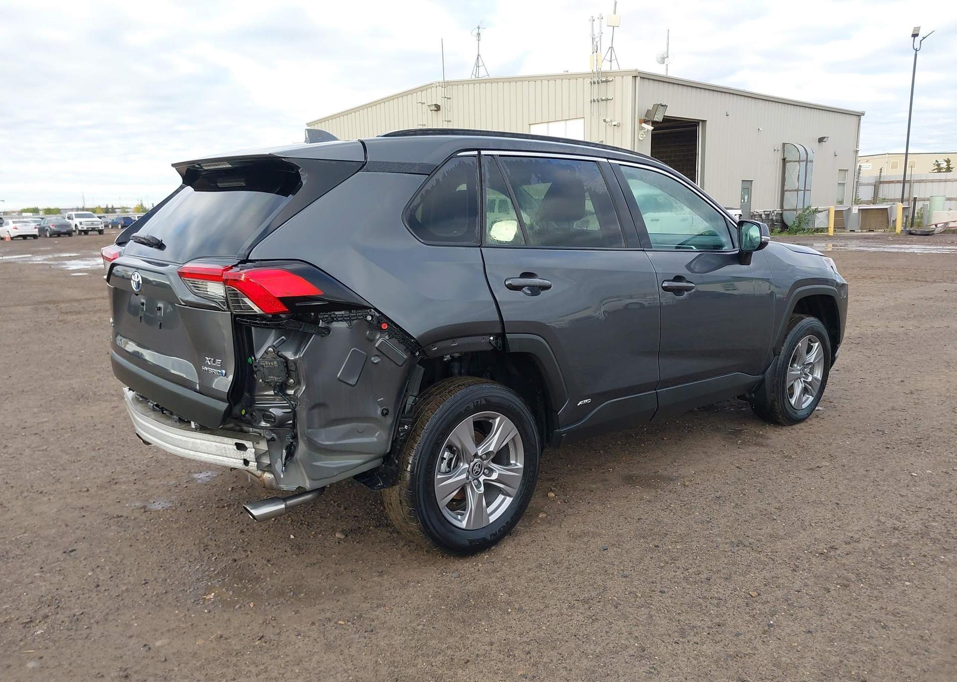 2024 TOYOTA RAV4 XLE