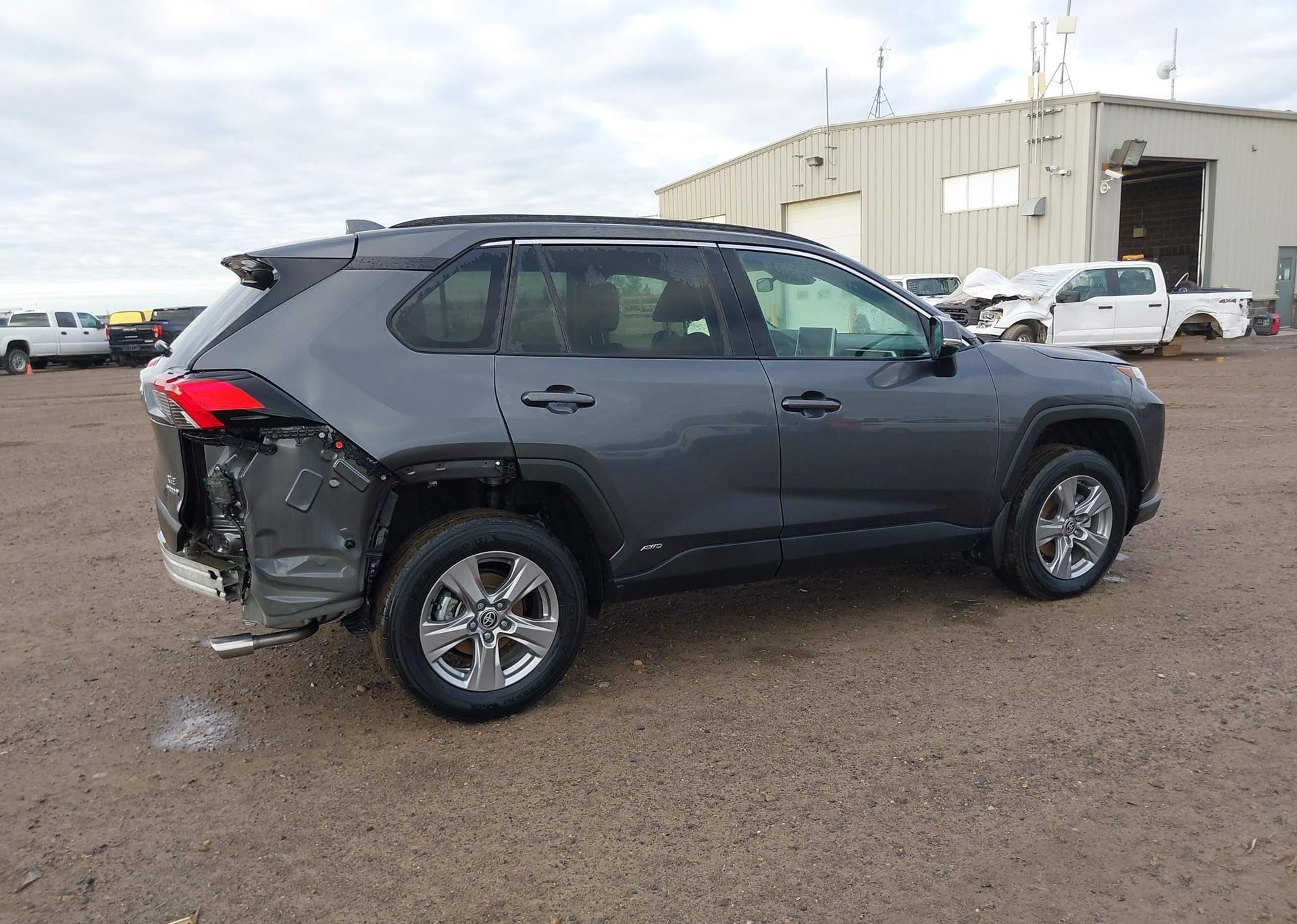 2024 TOYOTA RAV4 XLE