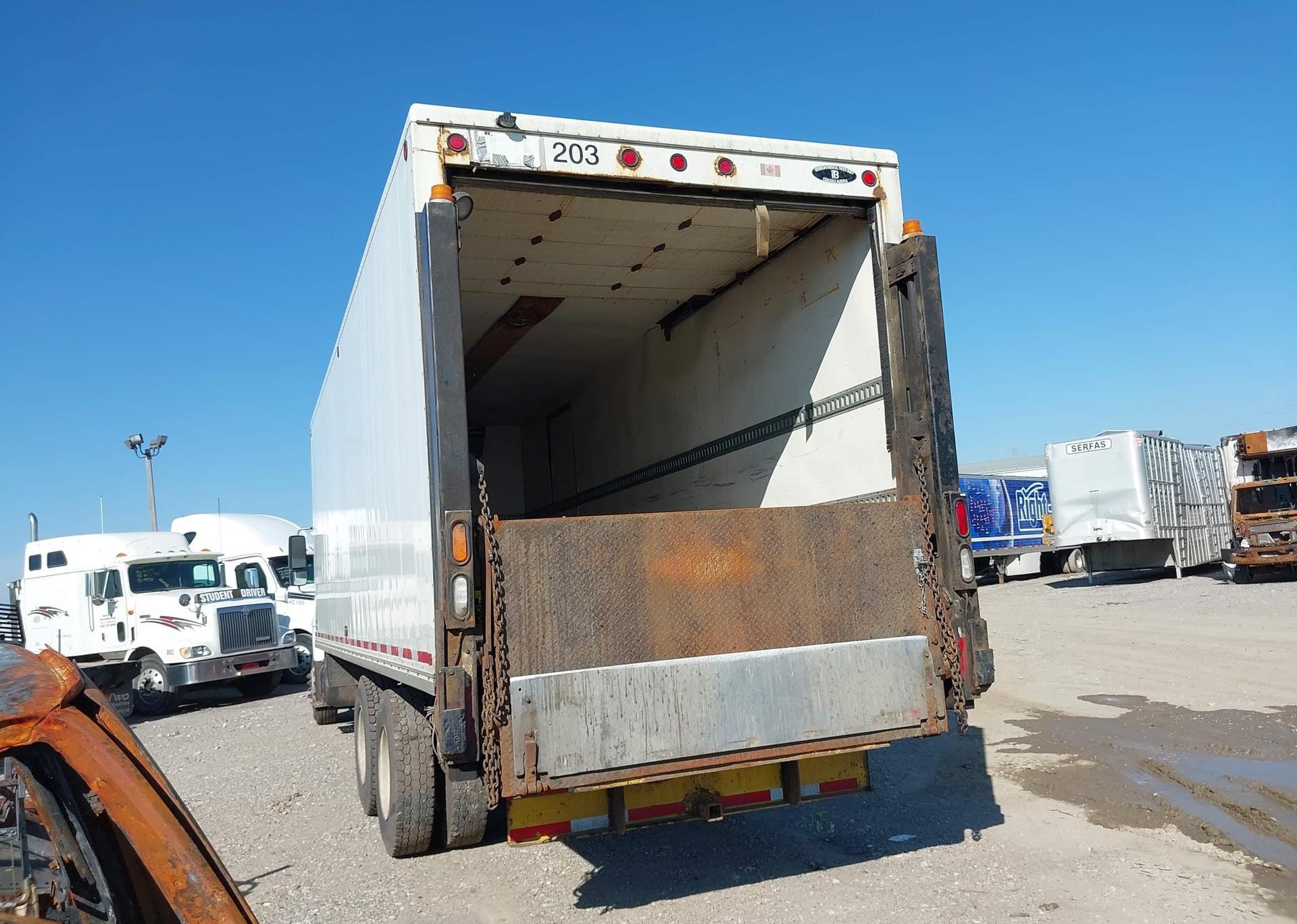 2003 INTERNATIONAL 7000 7400