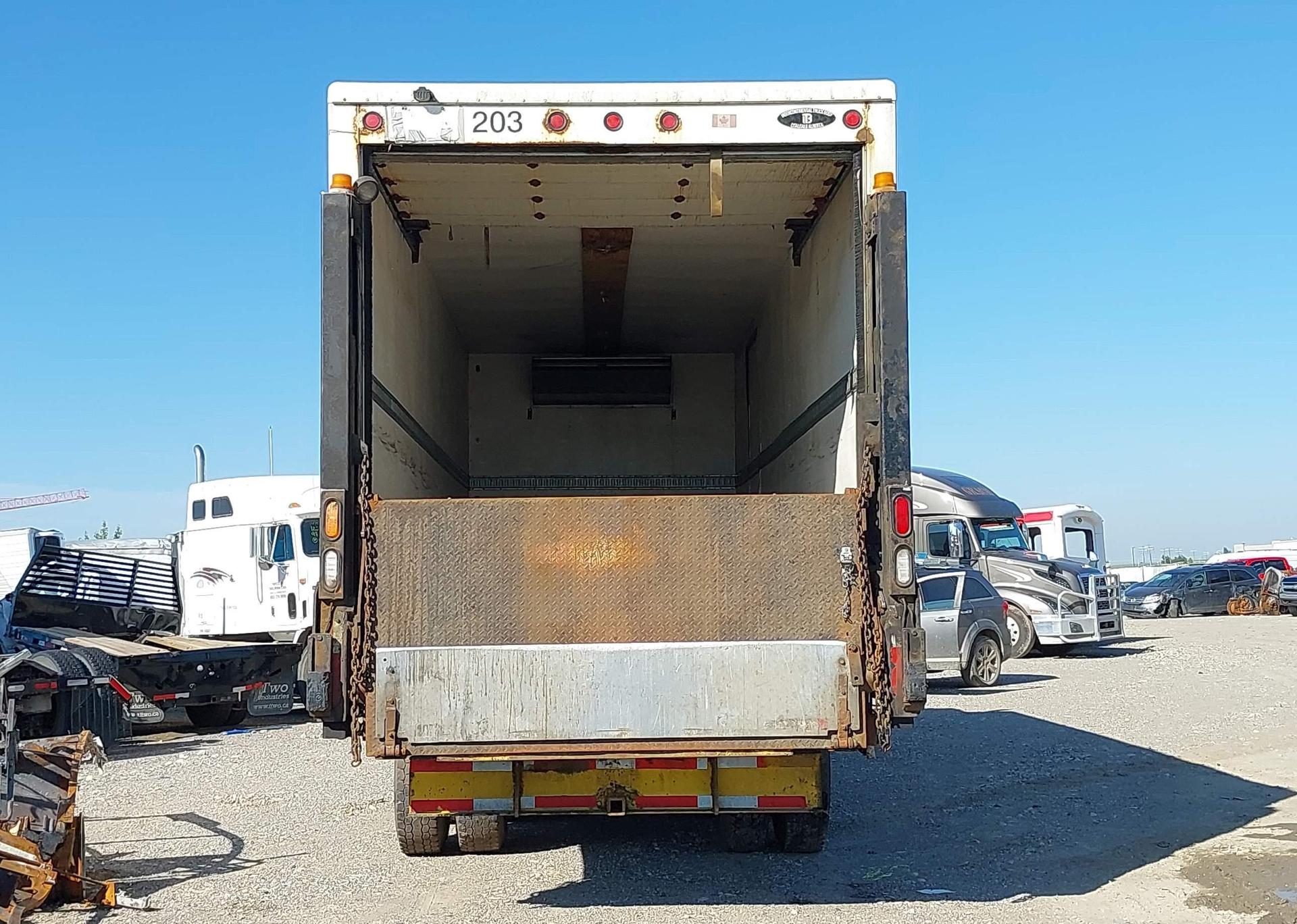 2003 INTERNATIONAL 7000 7400