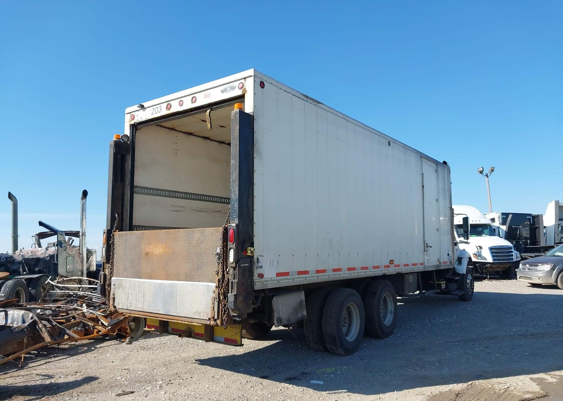 2003 INTERNATIONAL 7000 7400