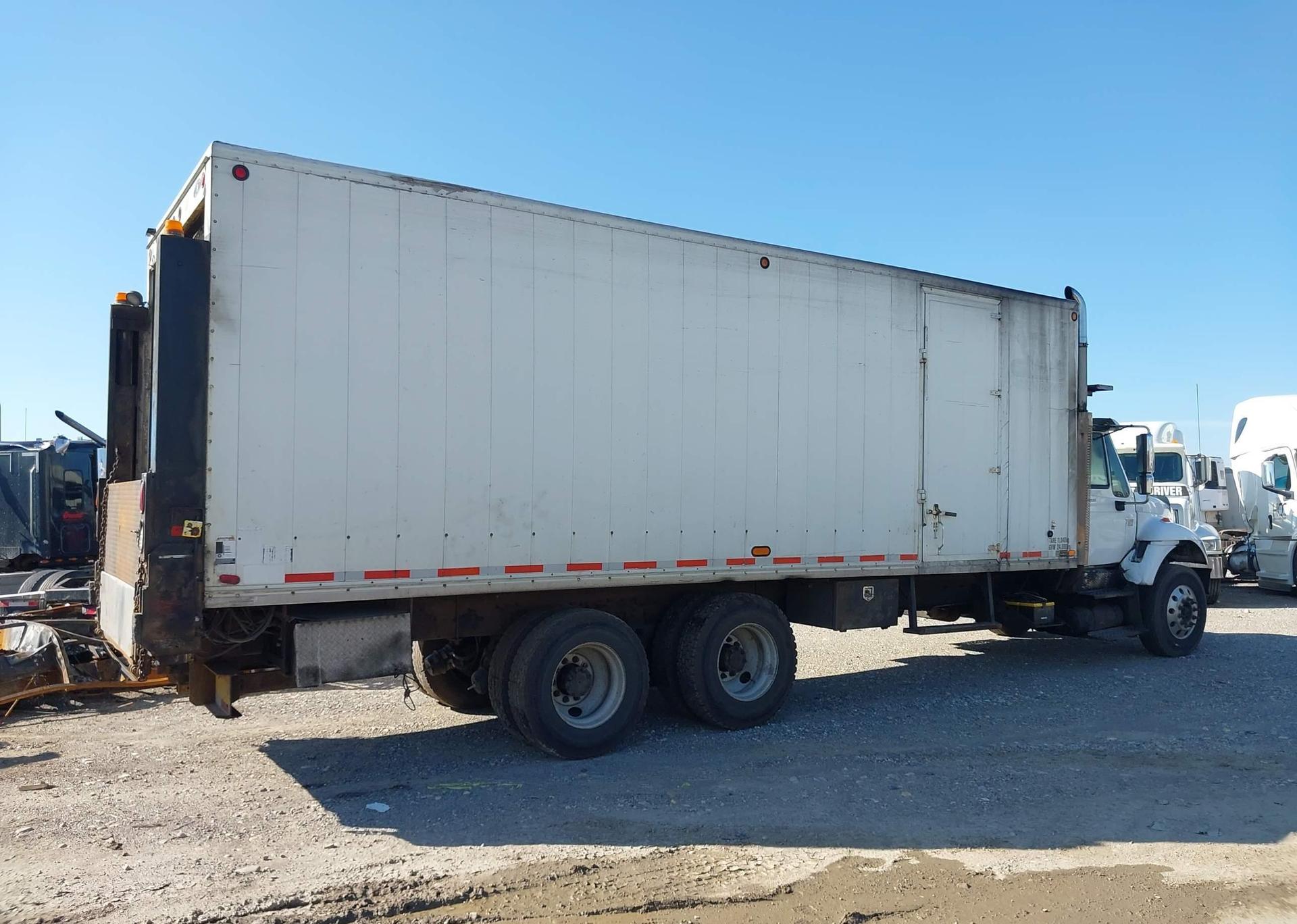 2003 INTERNATIONAL 7000 7400