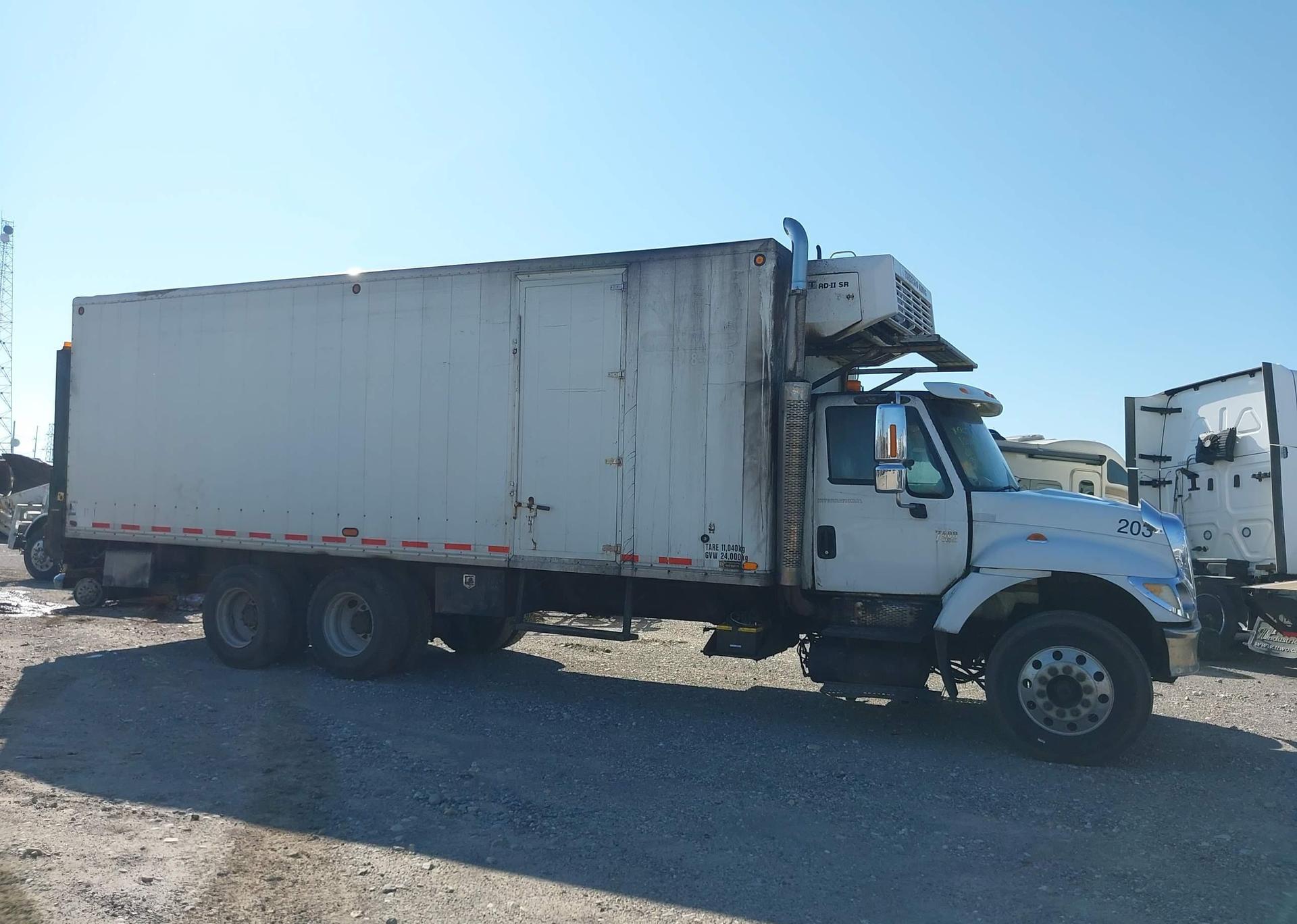 2003 INTERNATIONAL 7000 7400