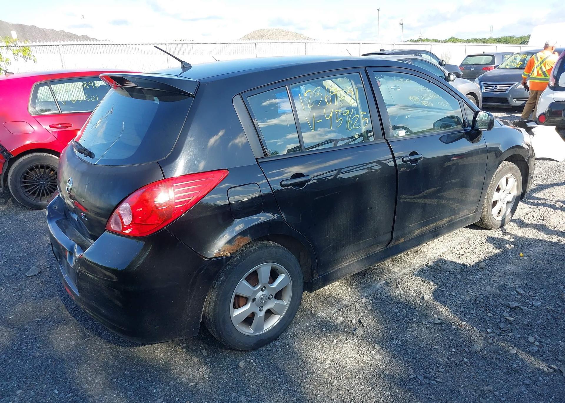 2011 NISSAN VERSA S