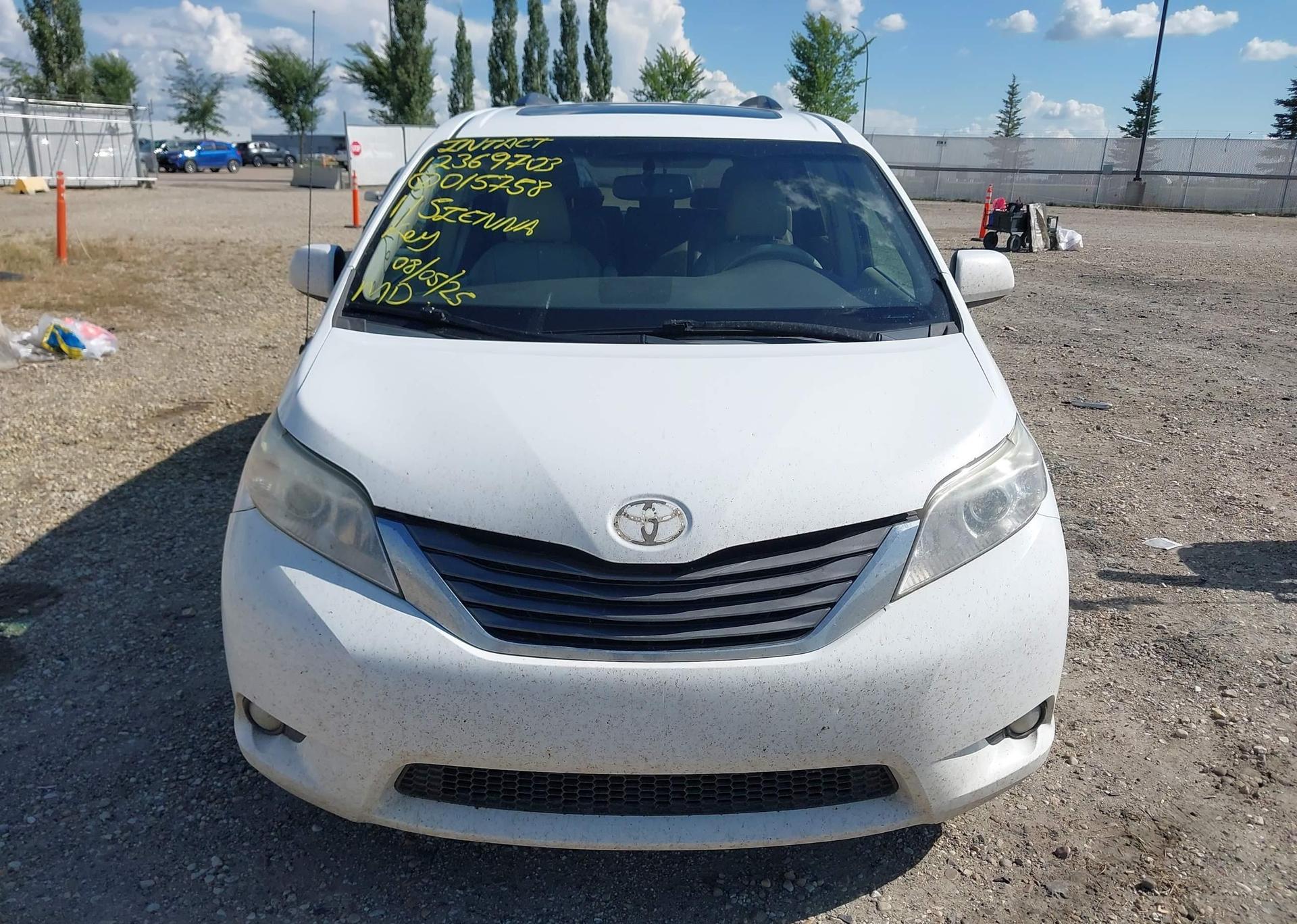 2011 TOYOTA SIENNA XLE
