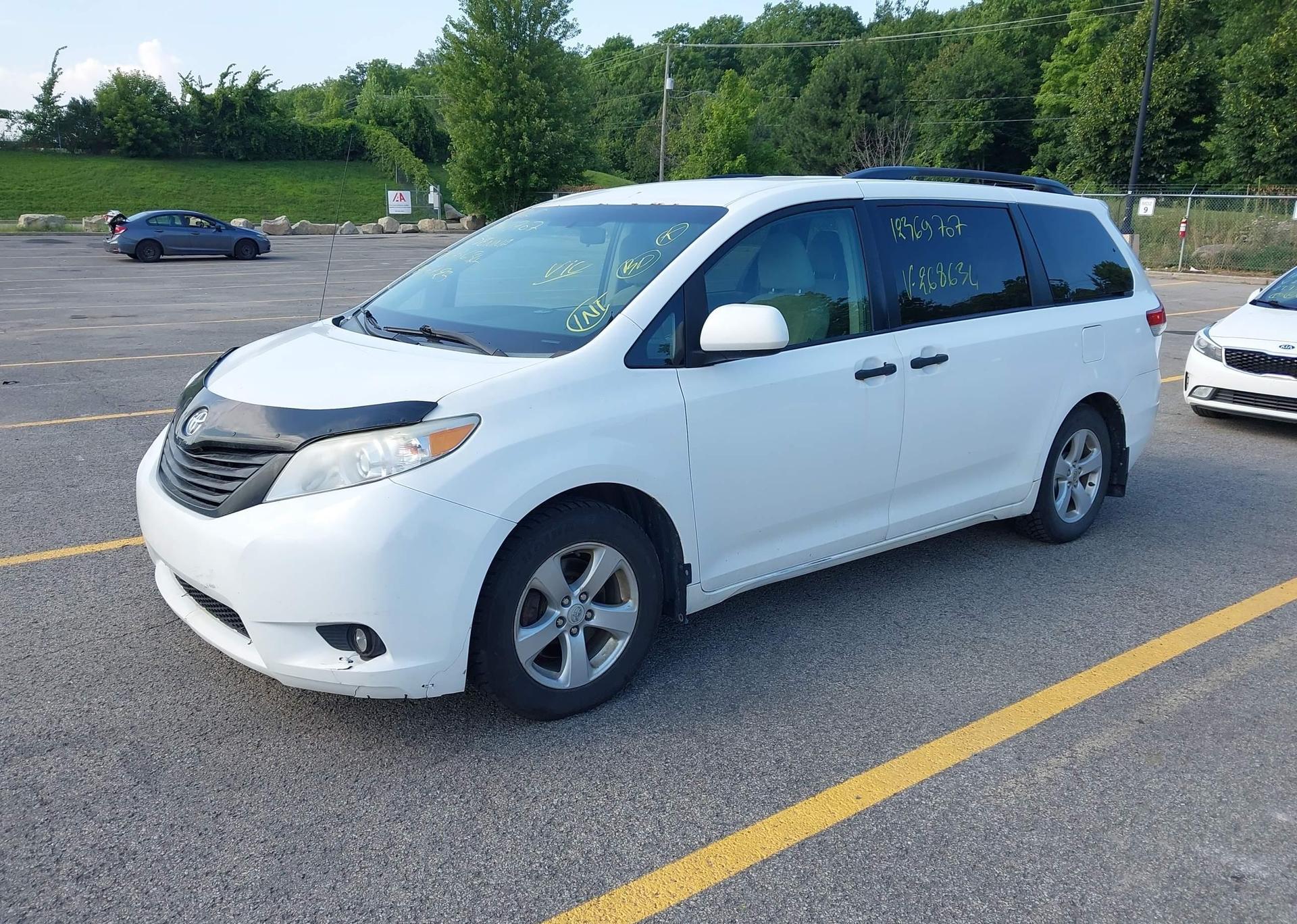 2012 TOYOTA SIENNA
