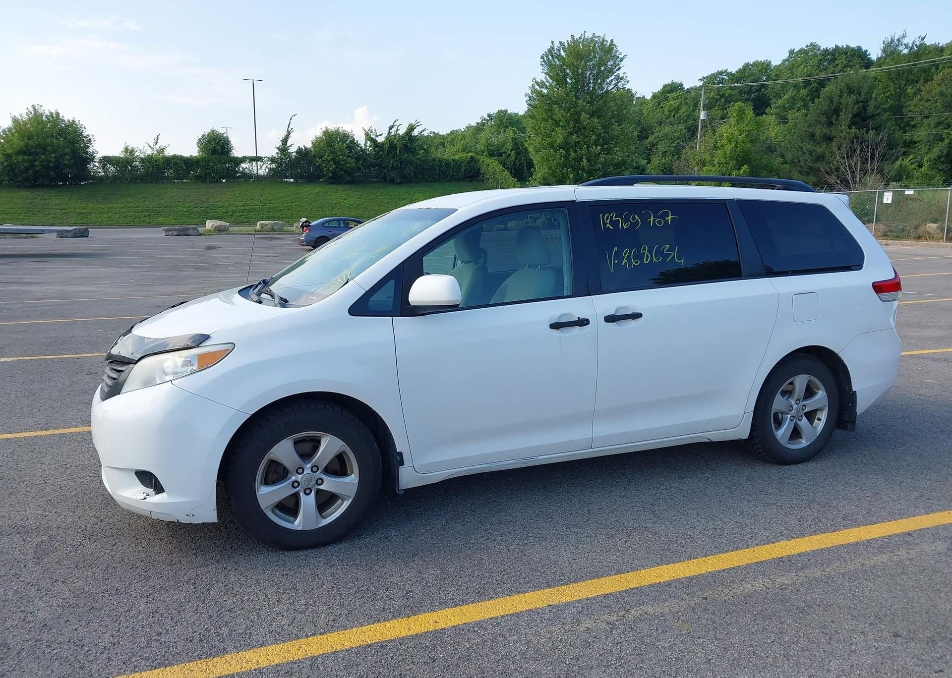 2012 TOYOTA SIENNA