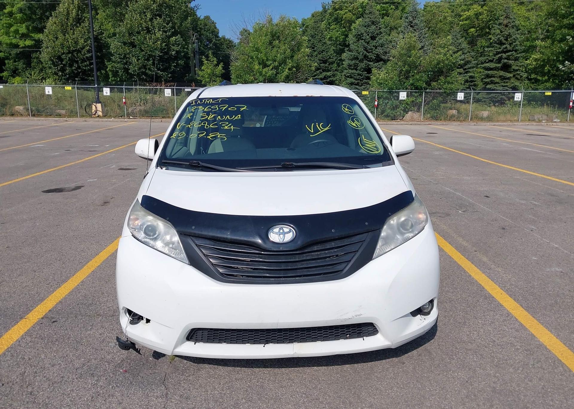 2012 TOYOTA SIENNA
