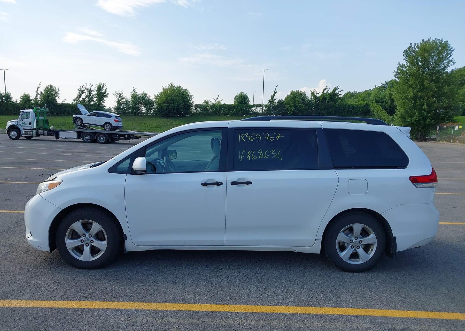 2012 TOYOTA SIENNA