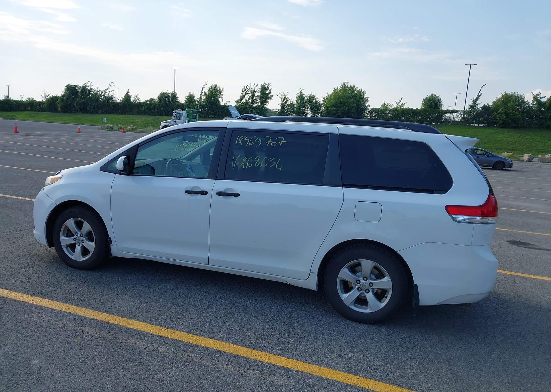 2012 TOYOTA SIENNA