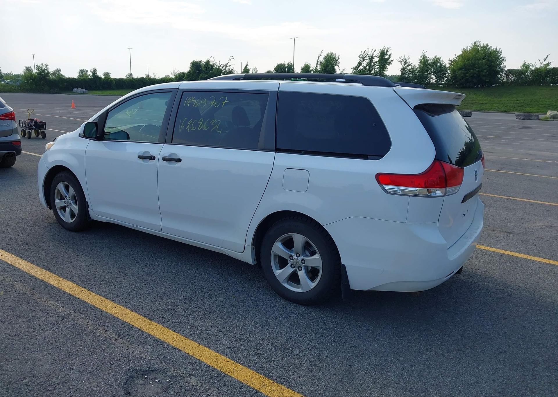 2012 TOYOTA SIENNA