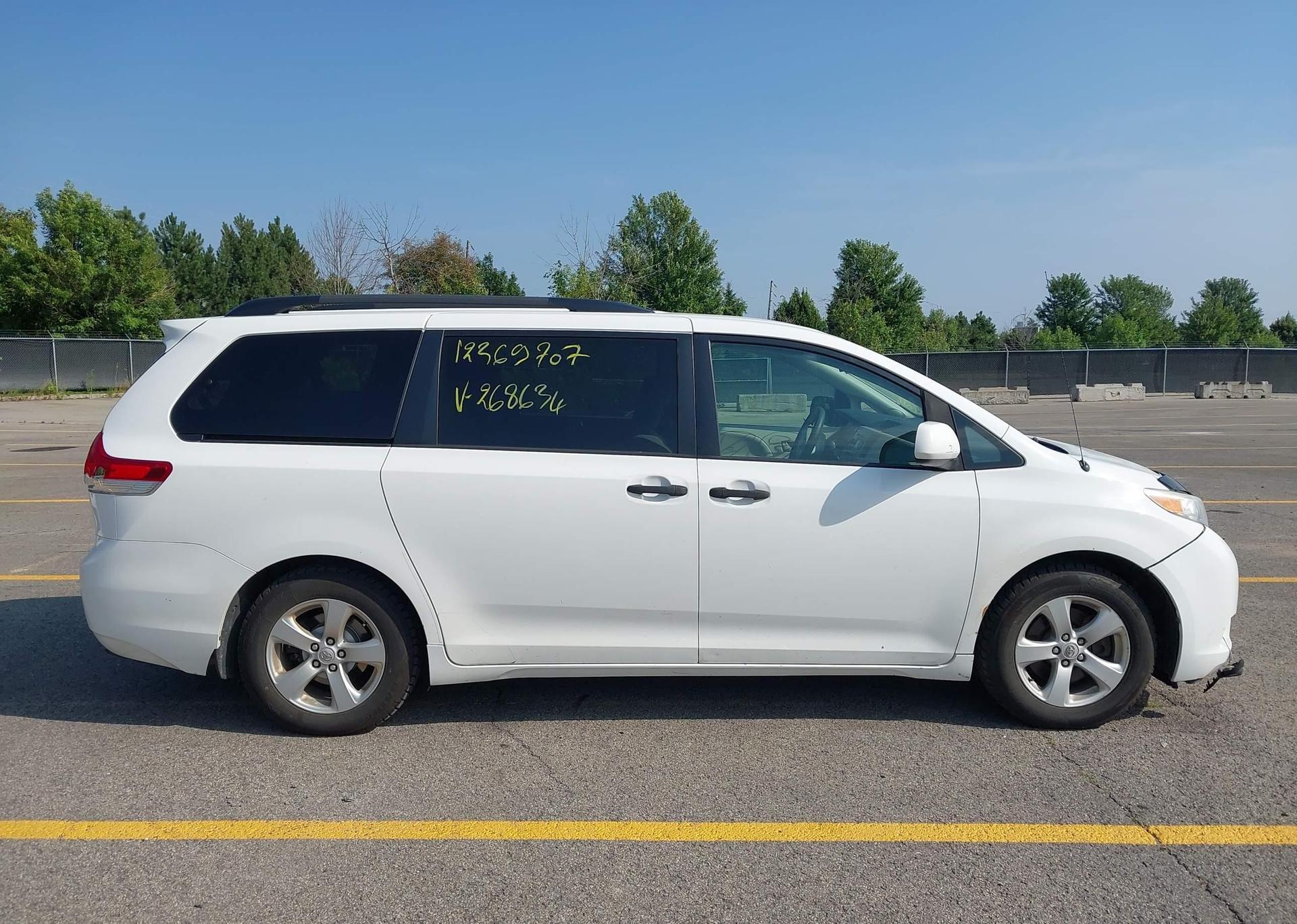 2012 TOYOTA SIENNA