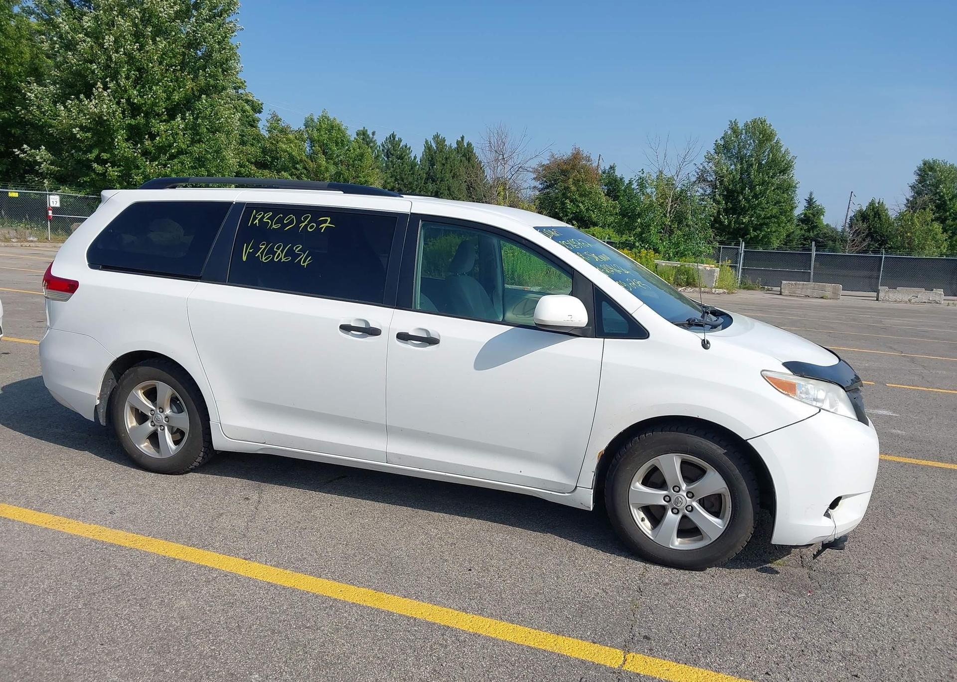 2012 TOYOTA SIENNA