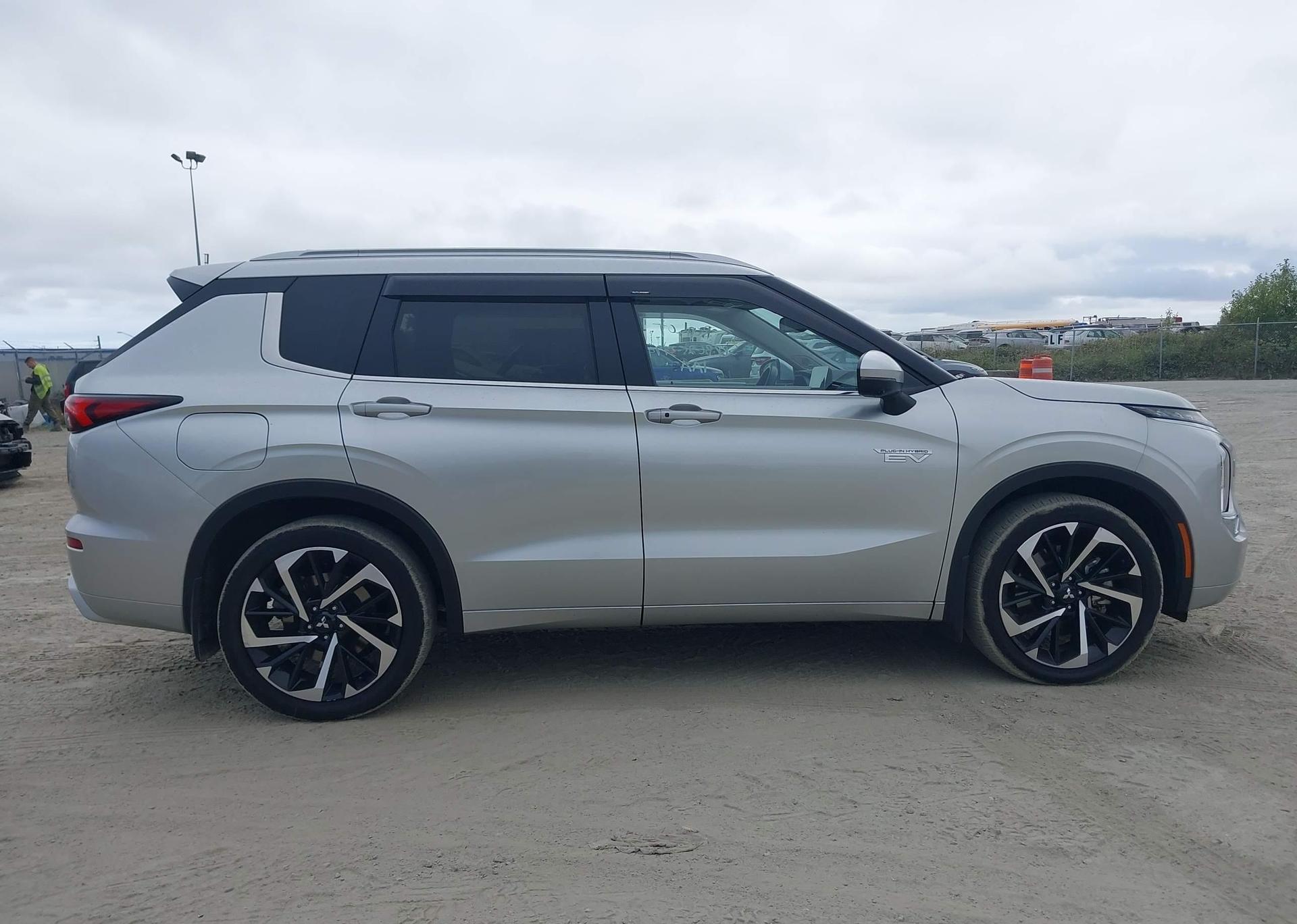 2024 MITSUBISHI OUTLANDER SEL