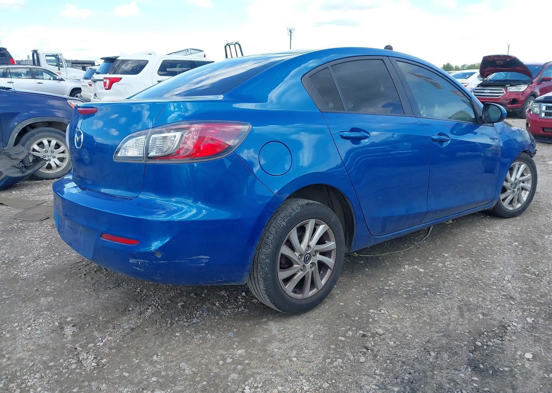 2013 MAZDA MAZDA3