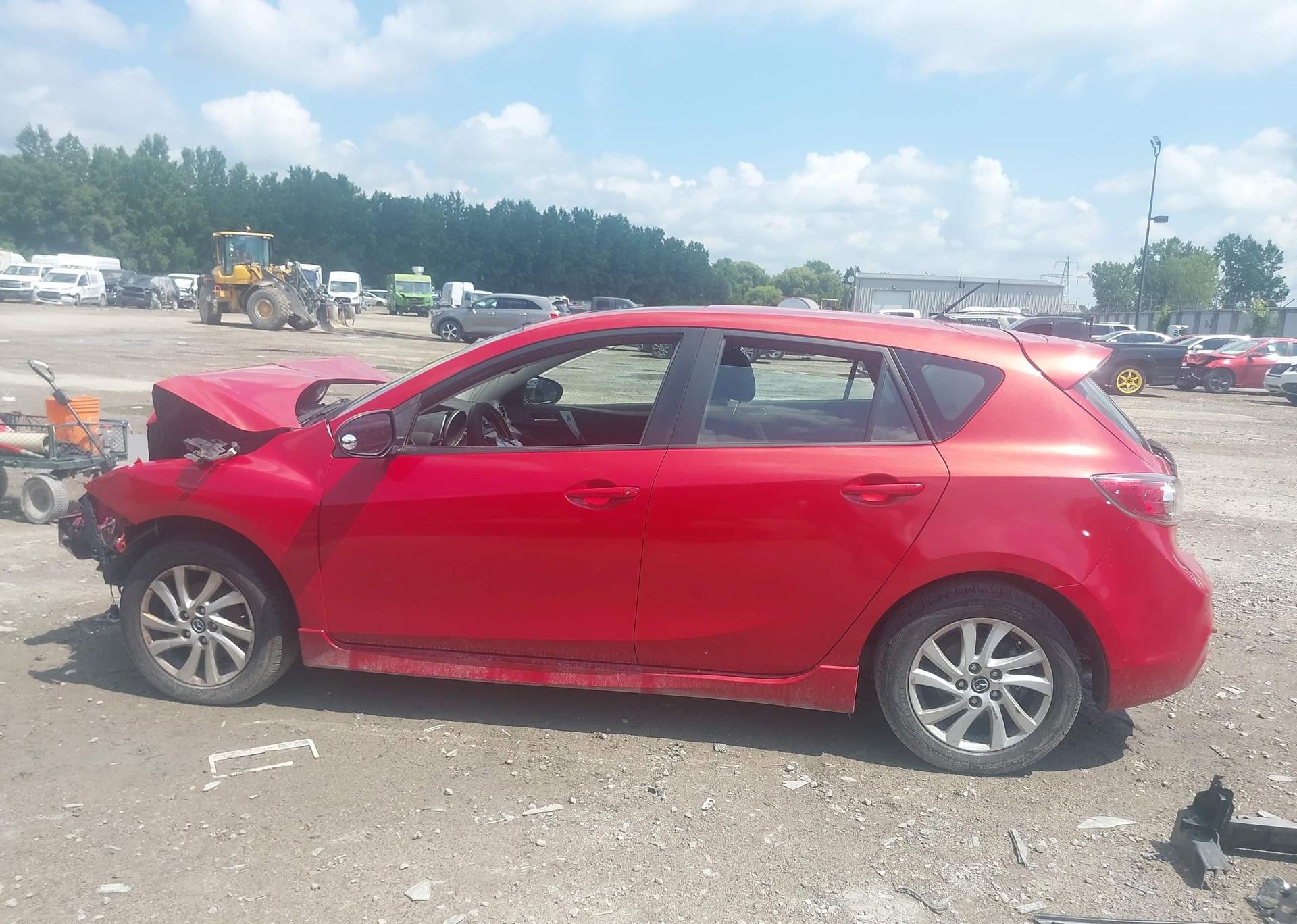2013 MAZDA MAZDA3 GS-SKY