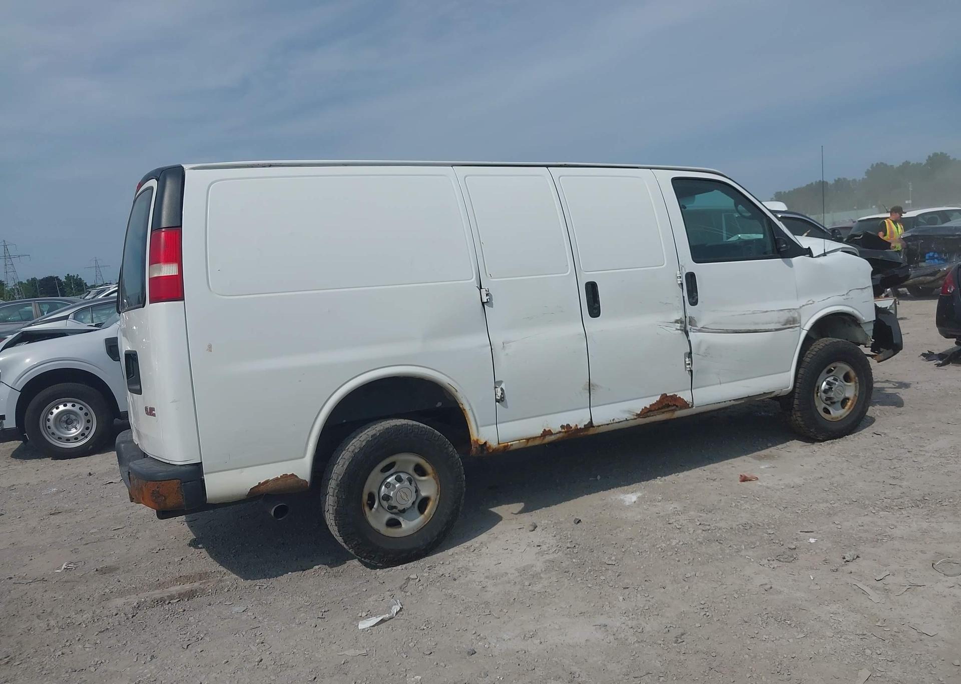 2013 CHEVROLET EXPRESS 2500
