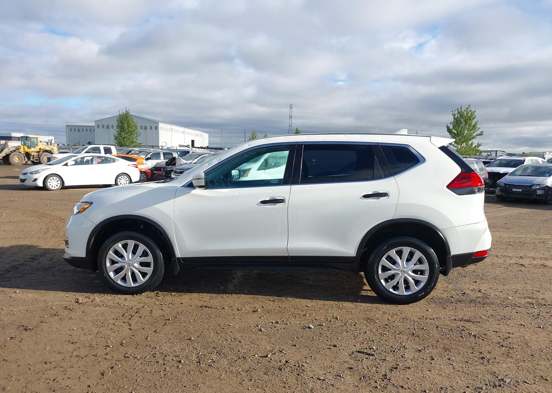2017 NISSAN ROGUE SV