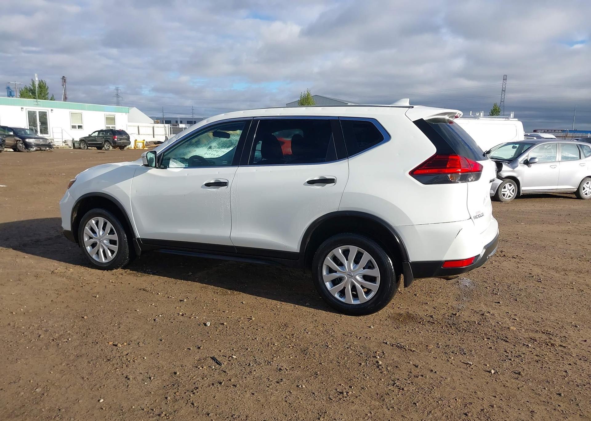 2017 NISSAN ROGUE SV