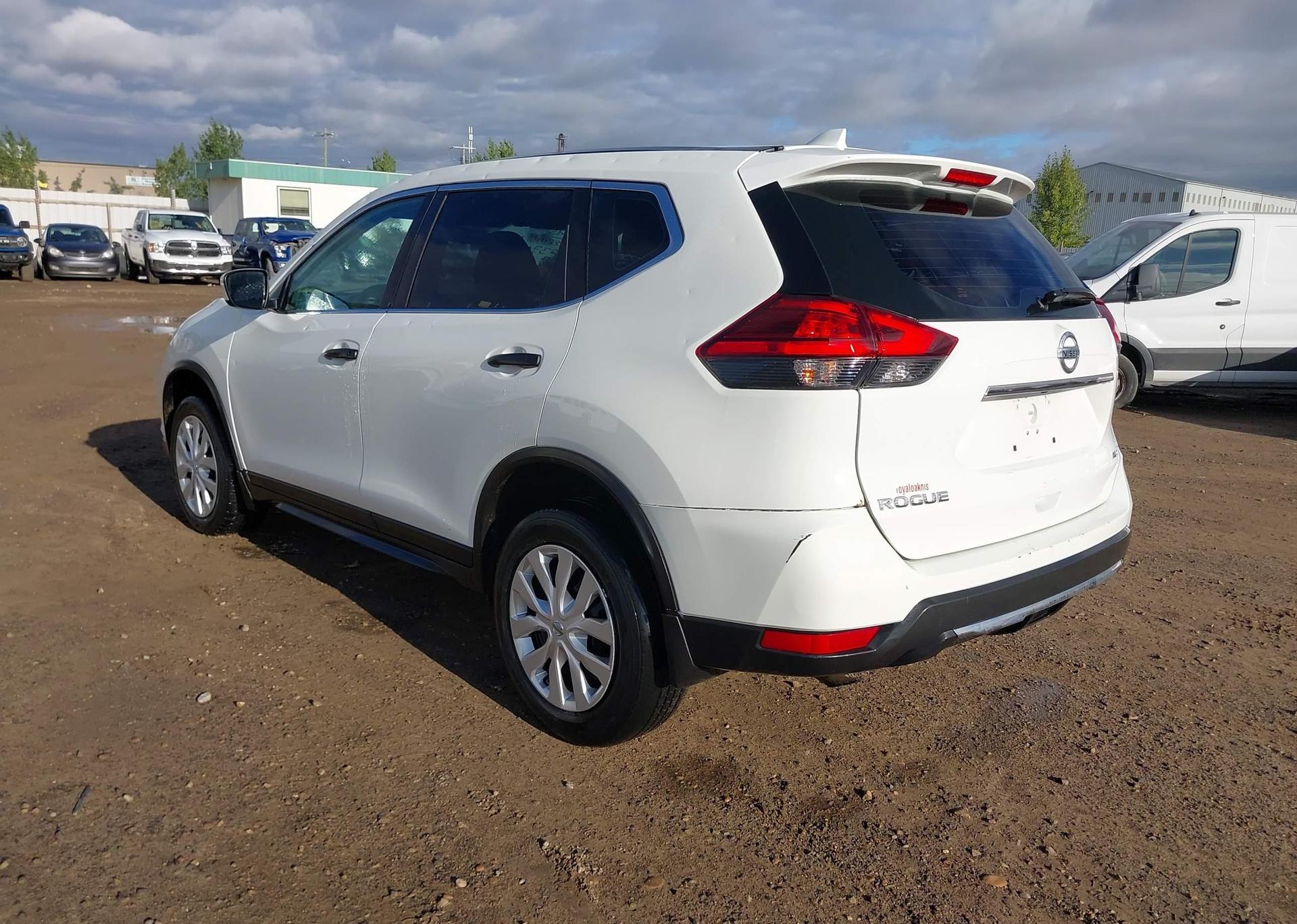 2017 NISSAN ROGUE SV