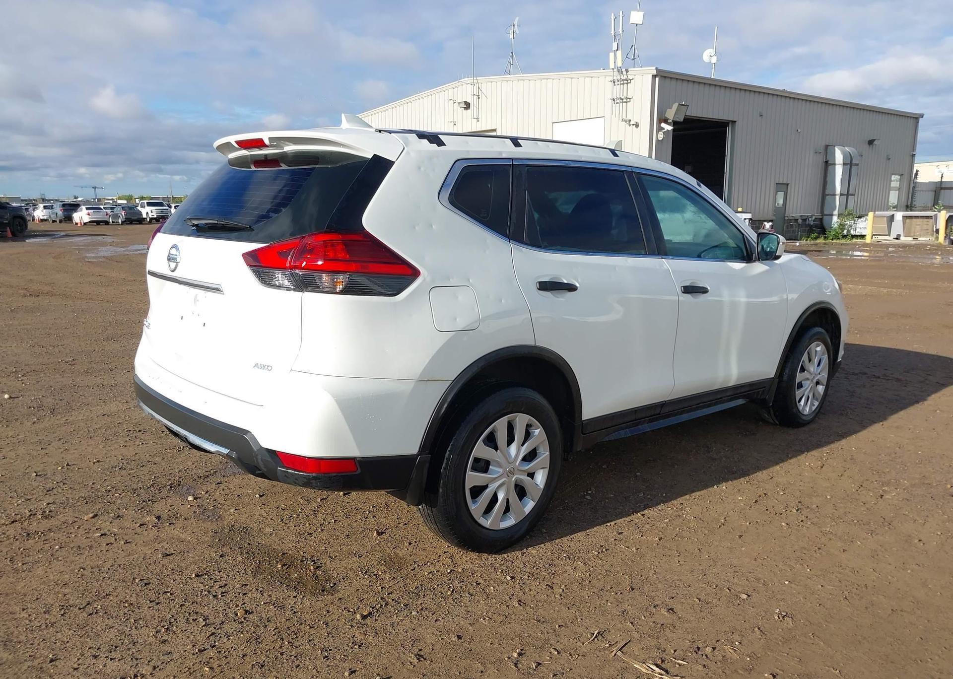 2017 NISSAN ROGUE SV