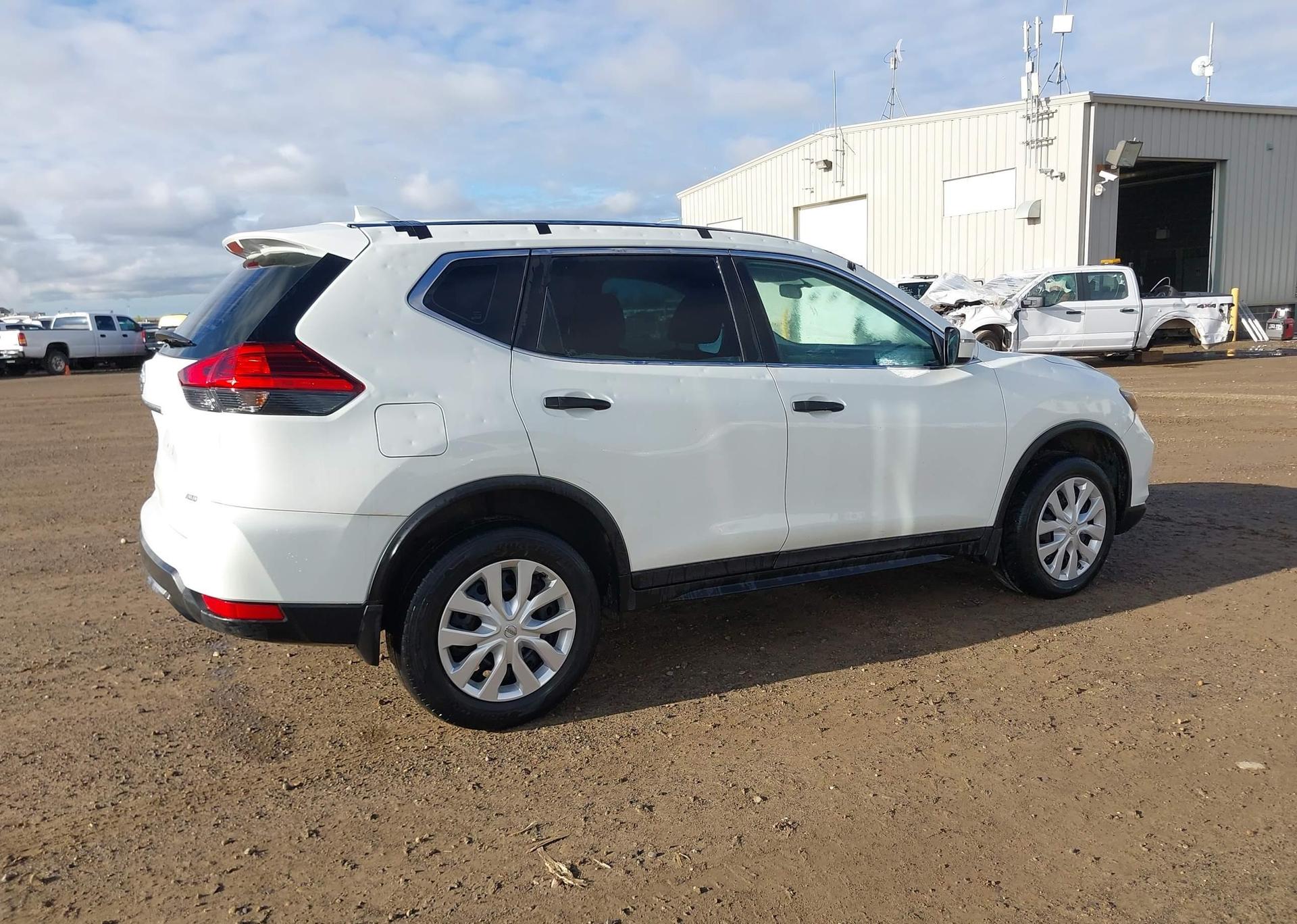 2017 NISSAN ROGUE SV