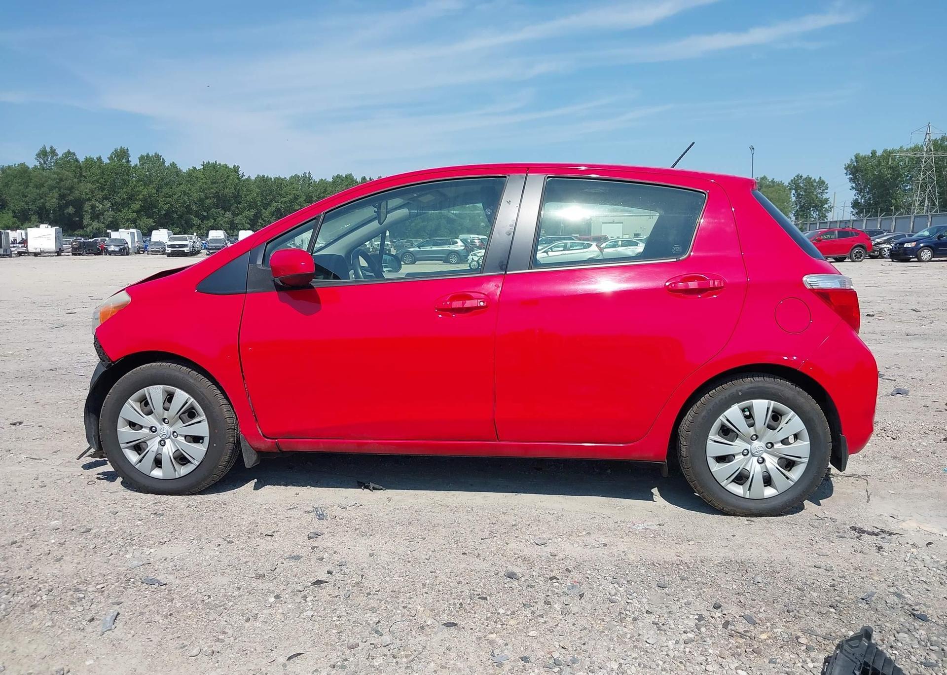 2013 TOYOTA YARIS LE