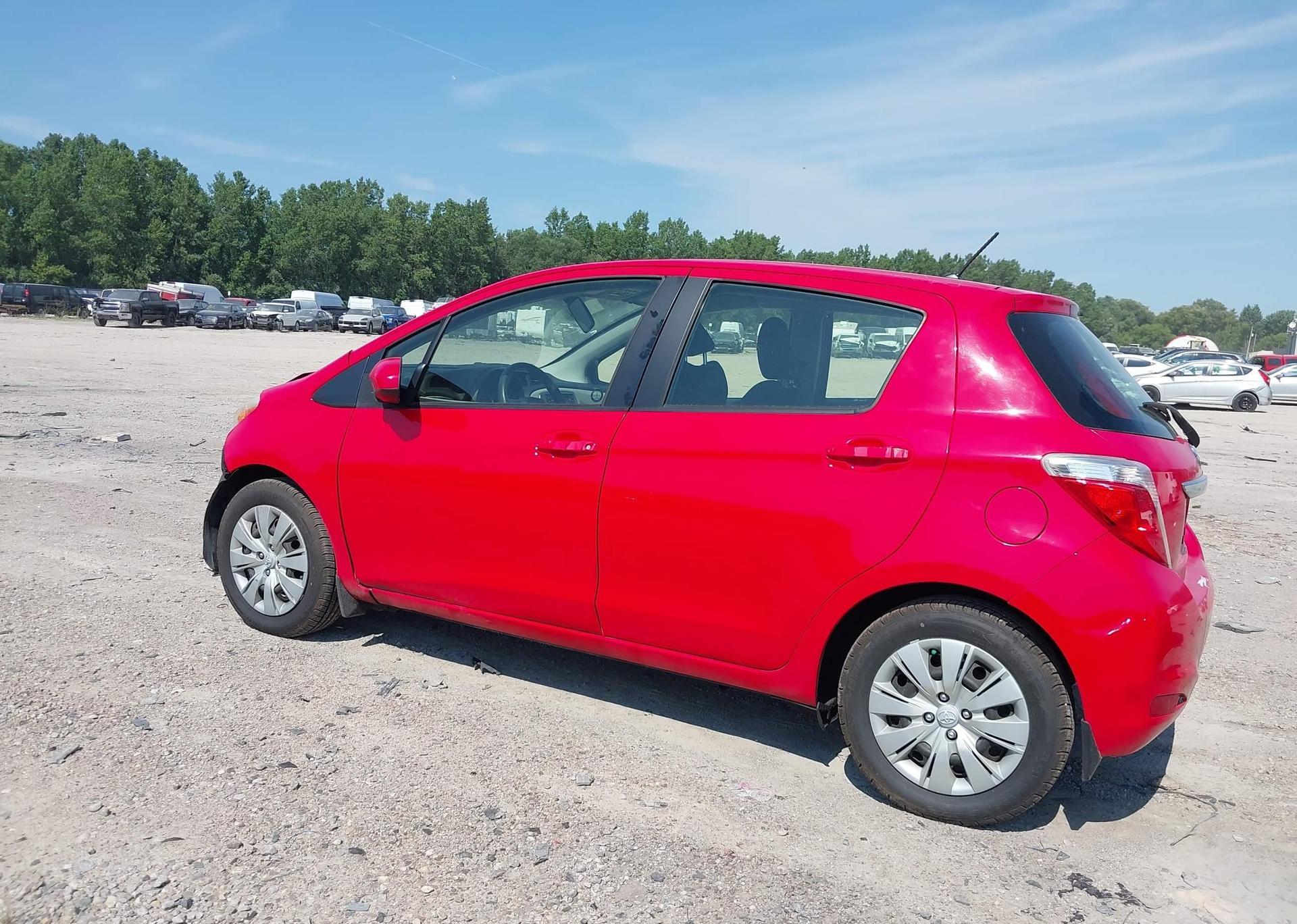 2013 TOYOTA YARIS LE