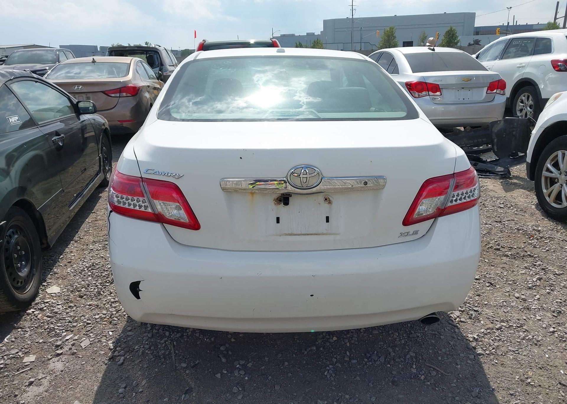 2010 TOYOTA CAMRY SE