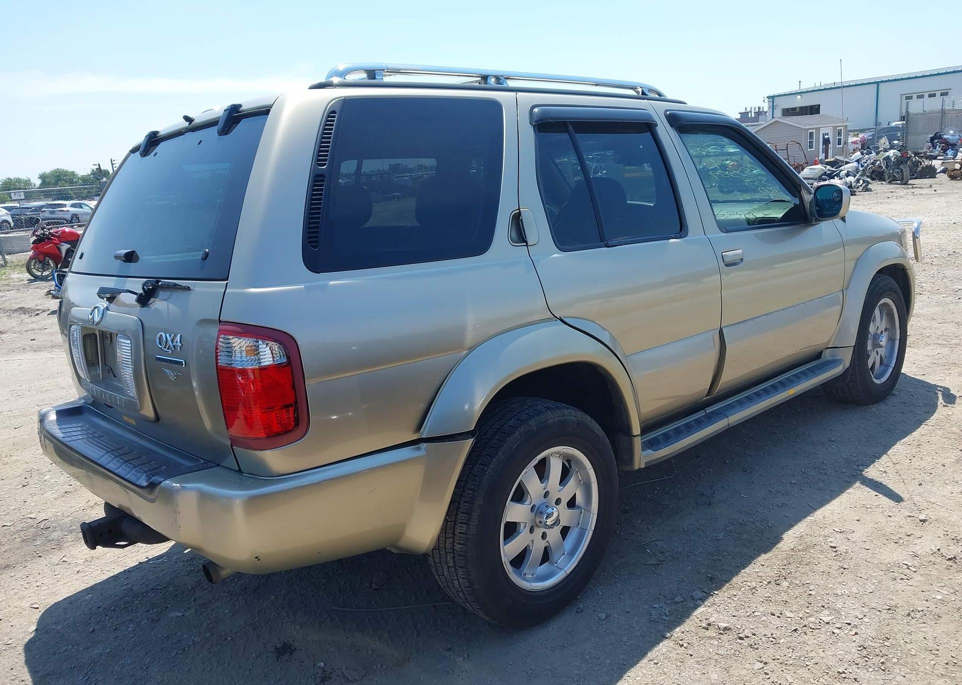 2002 INFINITI QX4