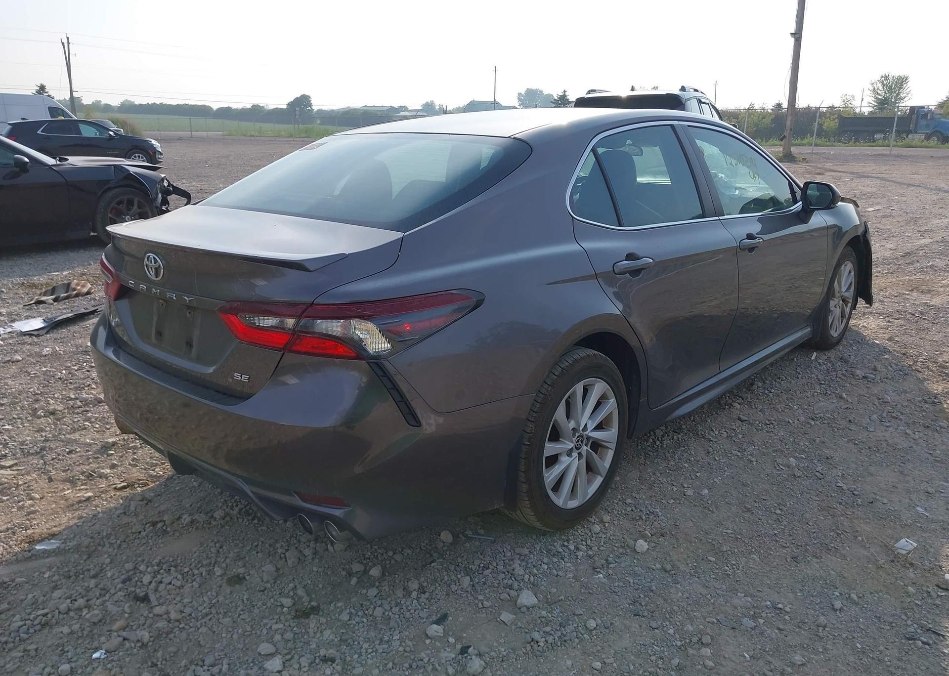 2022 TOYOTA CAMRY SE