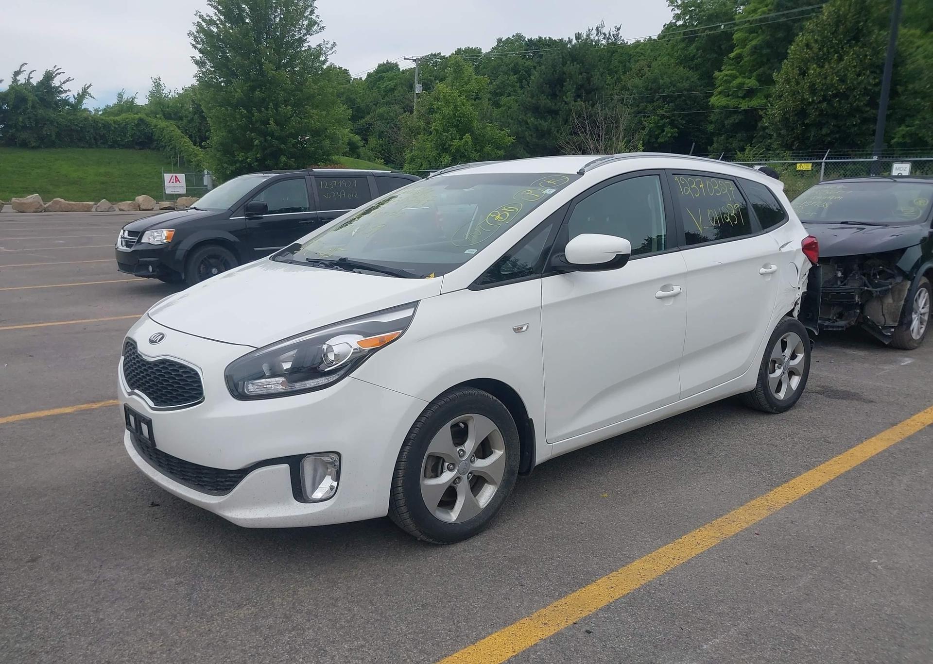 2014 KIA RONDO
