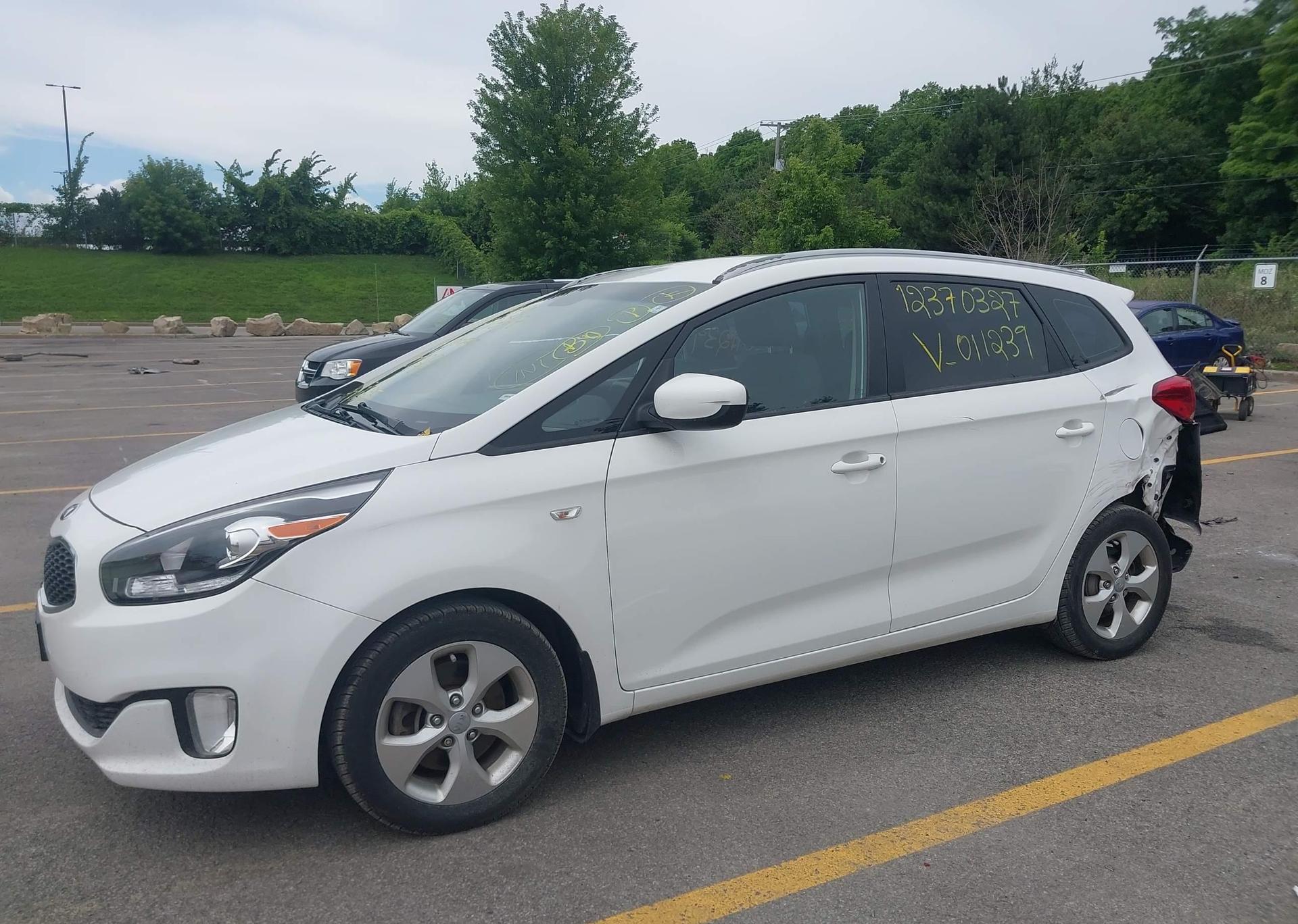 2014 KIA RONDO