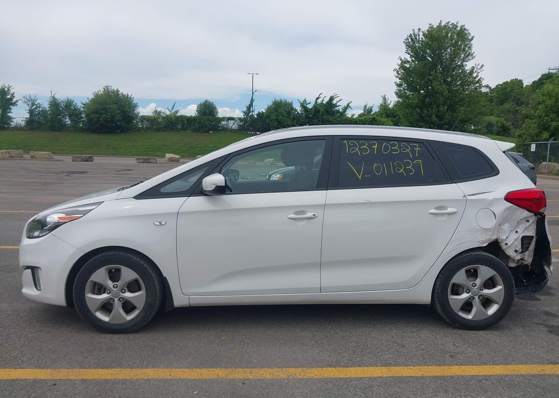 2014 KIA RONDO