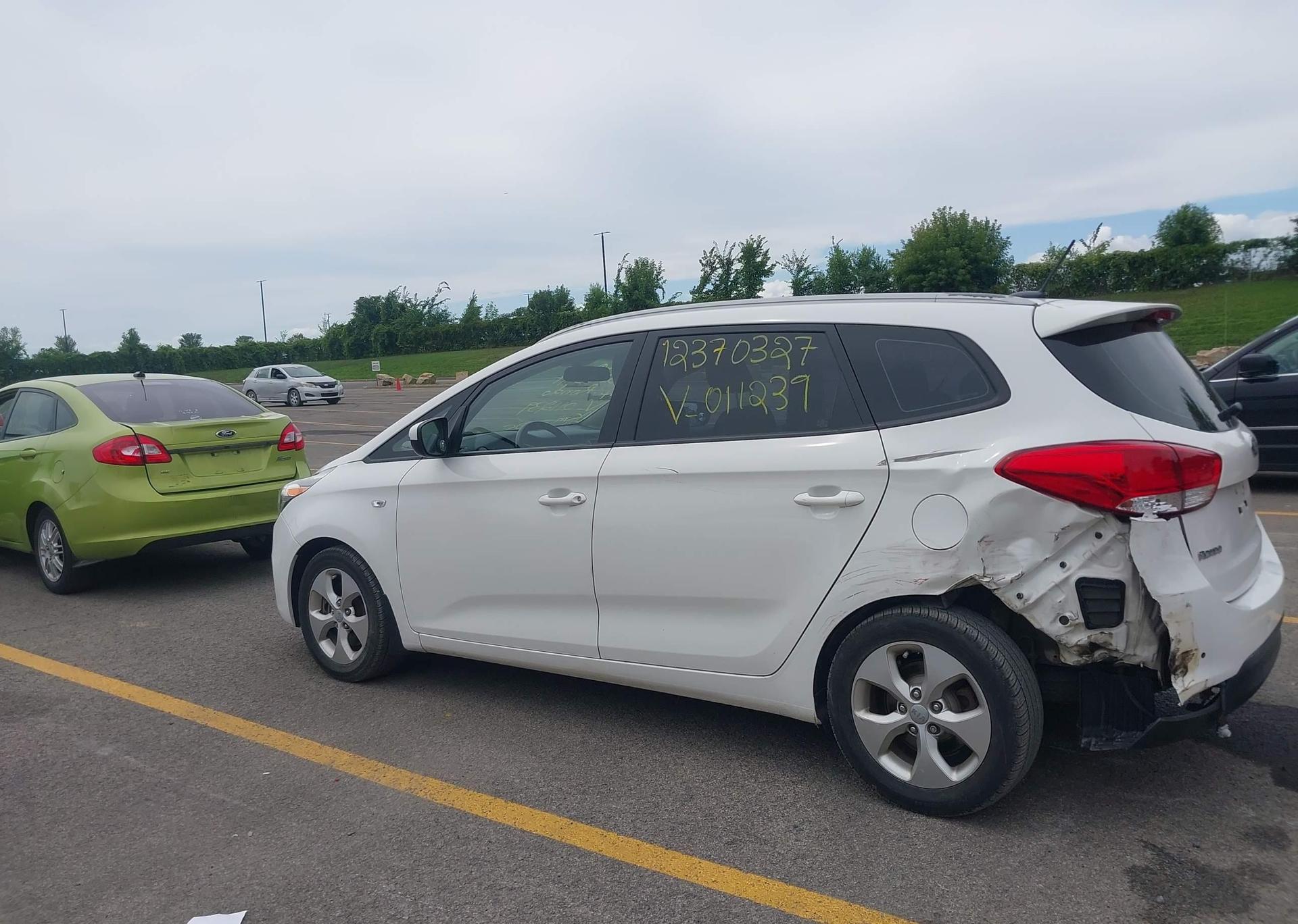 2014 KIA RONDO