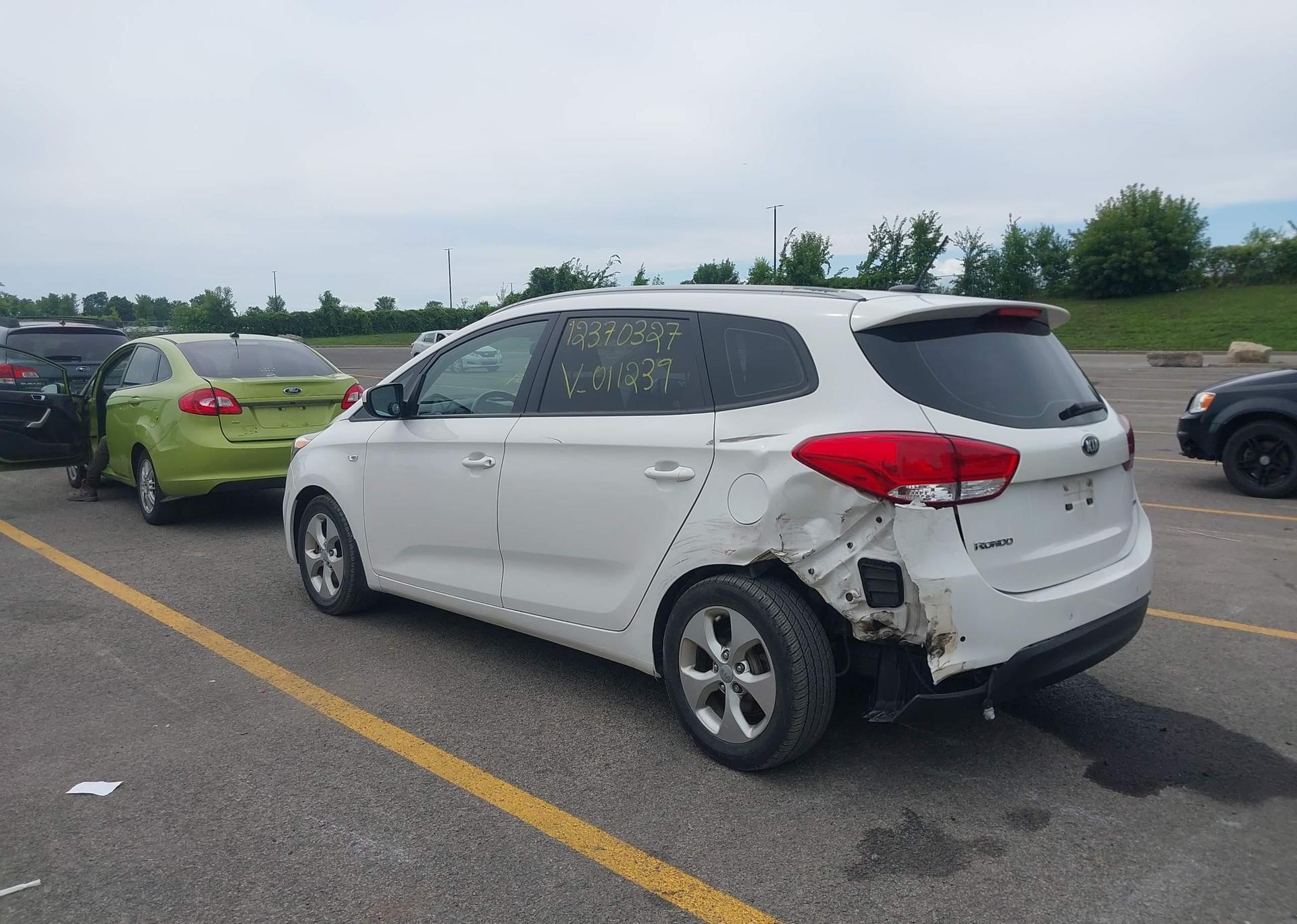 2014 KIA RONDO