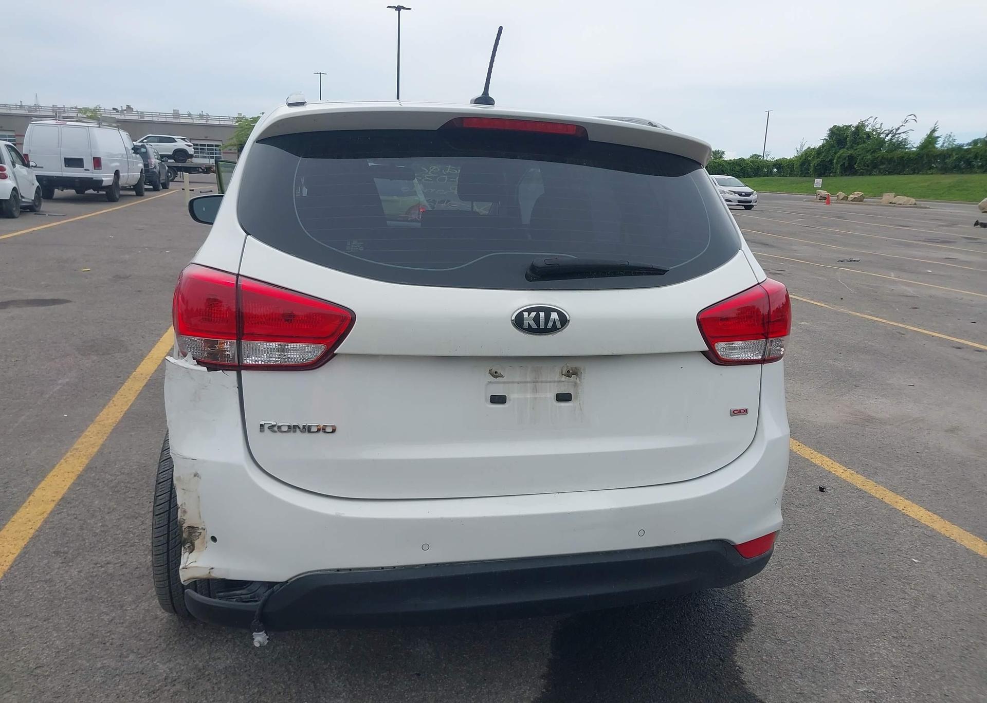2014 KIA RONDO