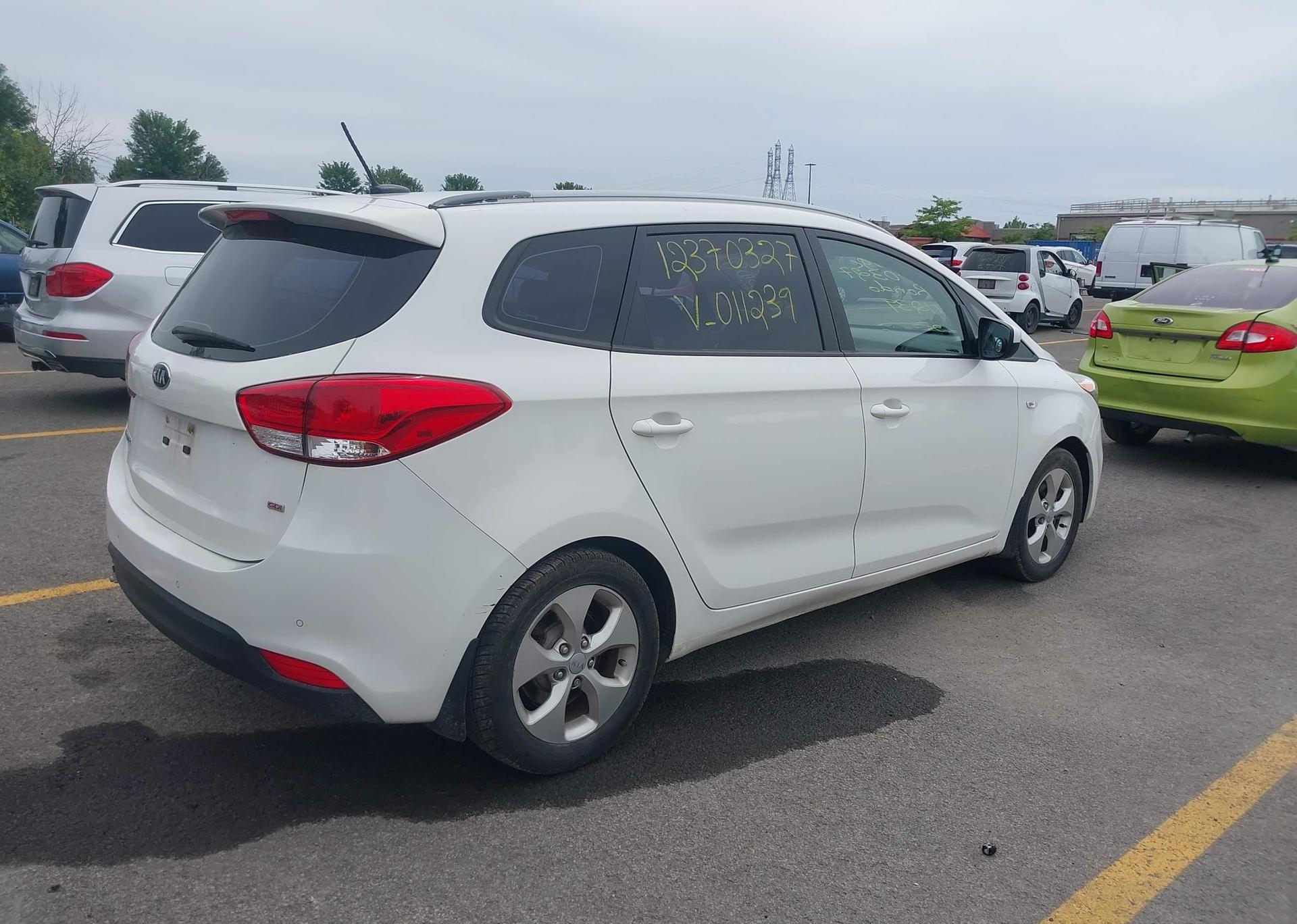 2014 KIA RONDO
