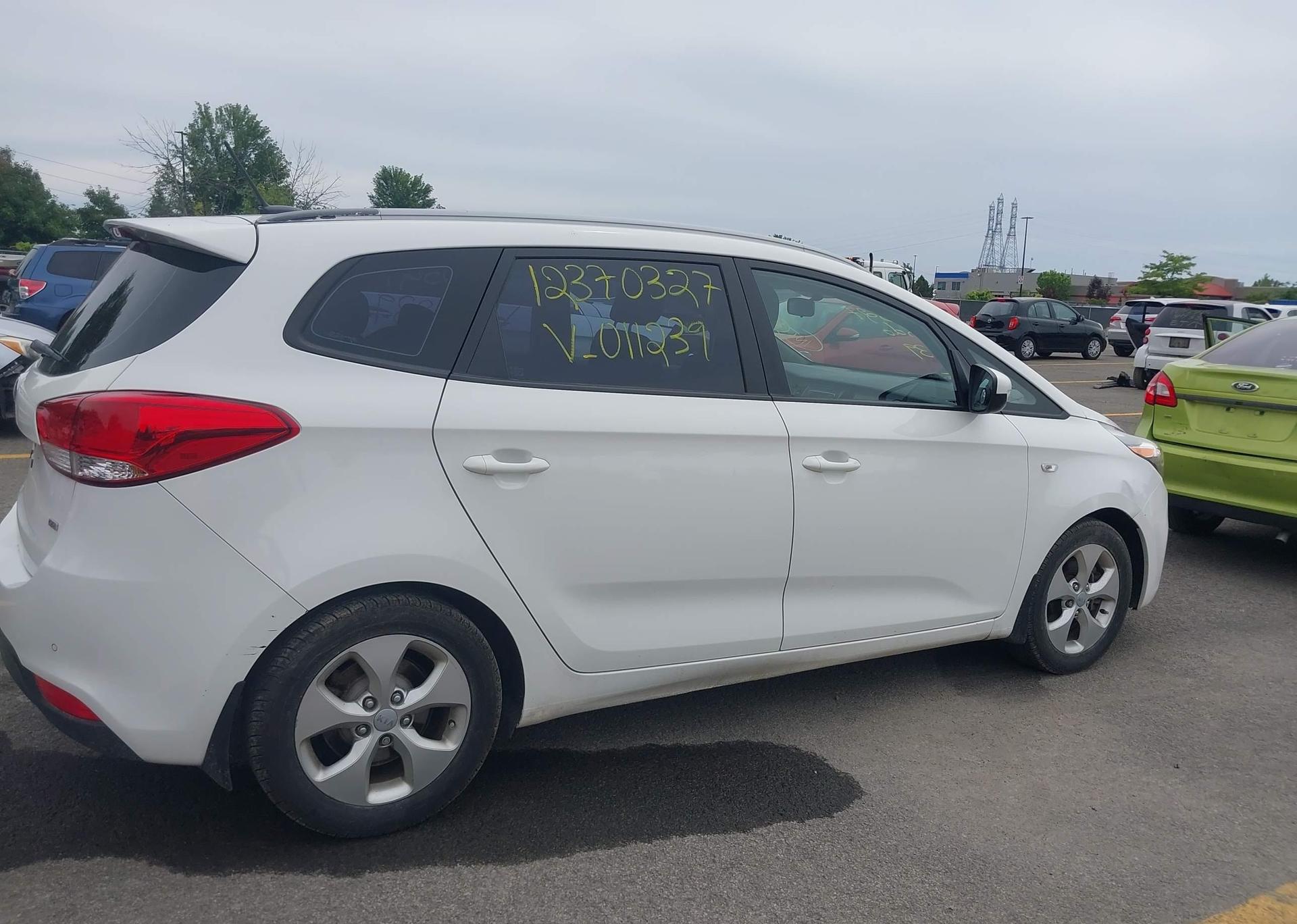2014 KIA RONDO