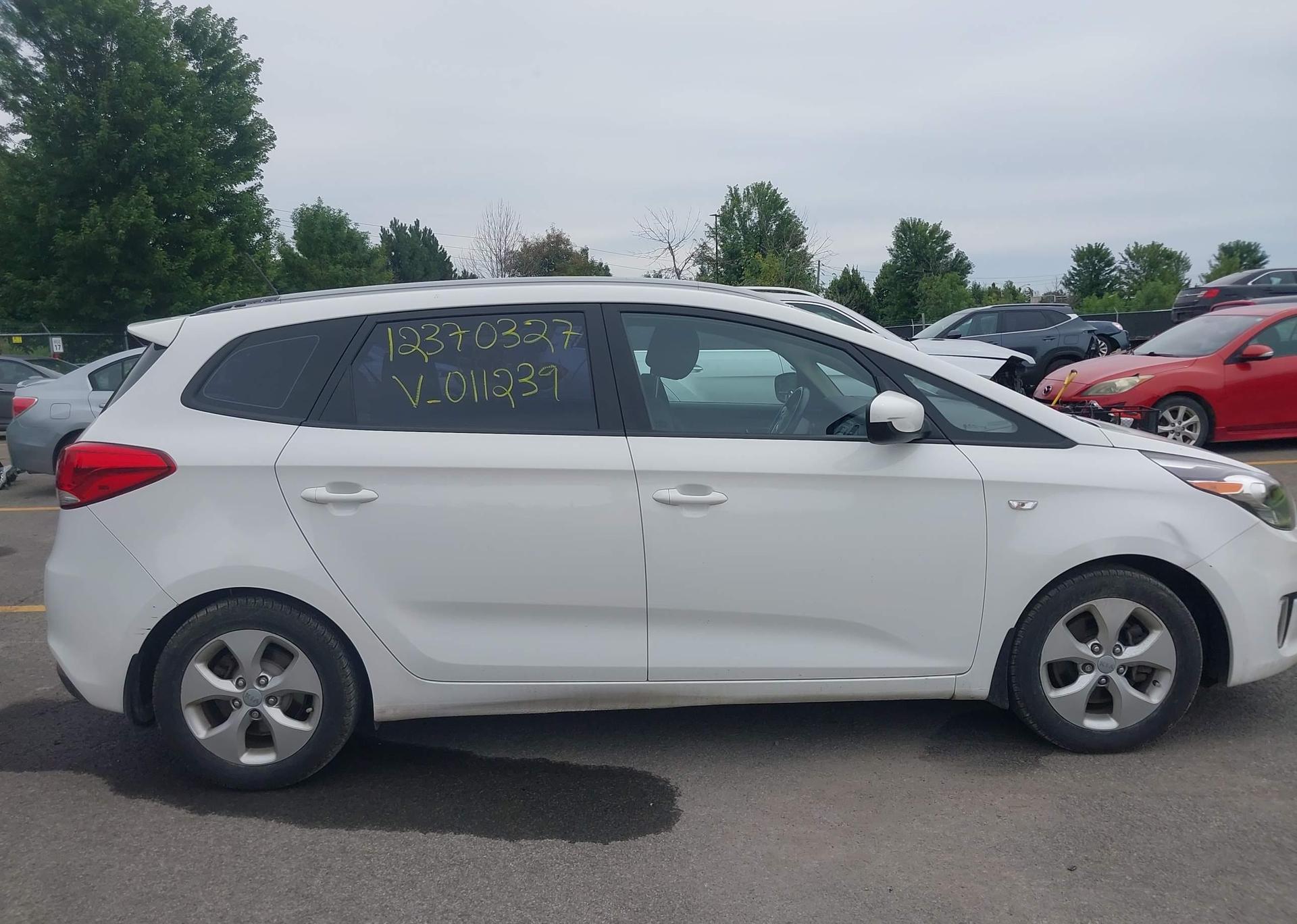 2014 KIA RONDO
