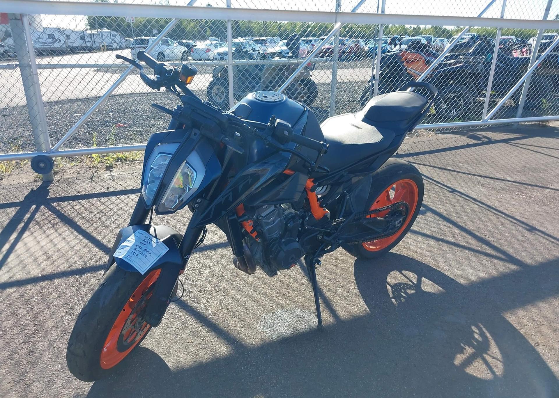 2022 KTM 890 DUKE R