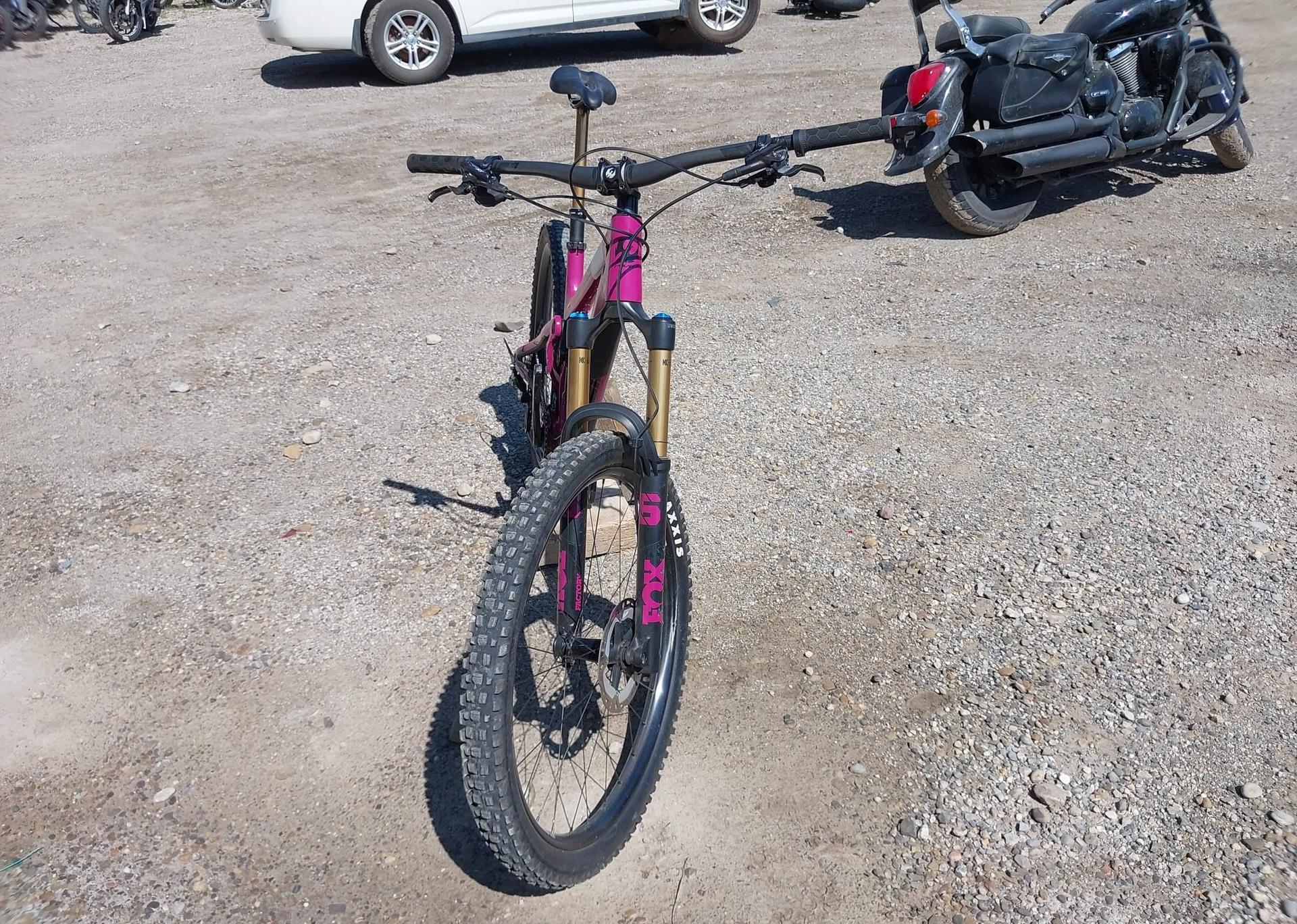 2025 PIVOT CYCLES SHADOWCAT