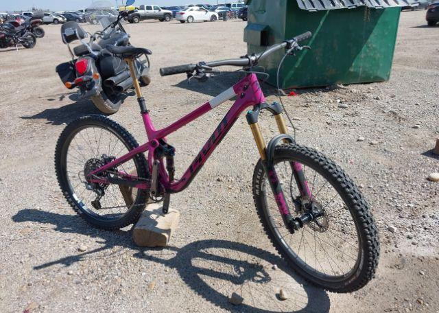 2025 PIVOT CYCLES SHADOWCAT