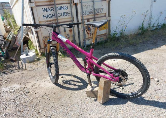 2025 PIVOT CYCLES SHADOWCAT