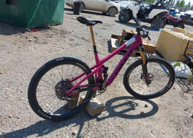 2025 PIVOT CYCLES SHADOWCAT