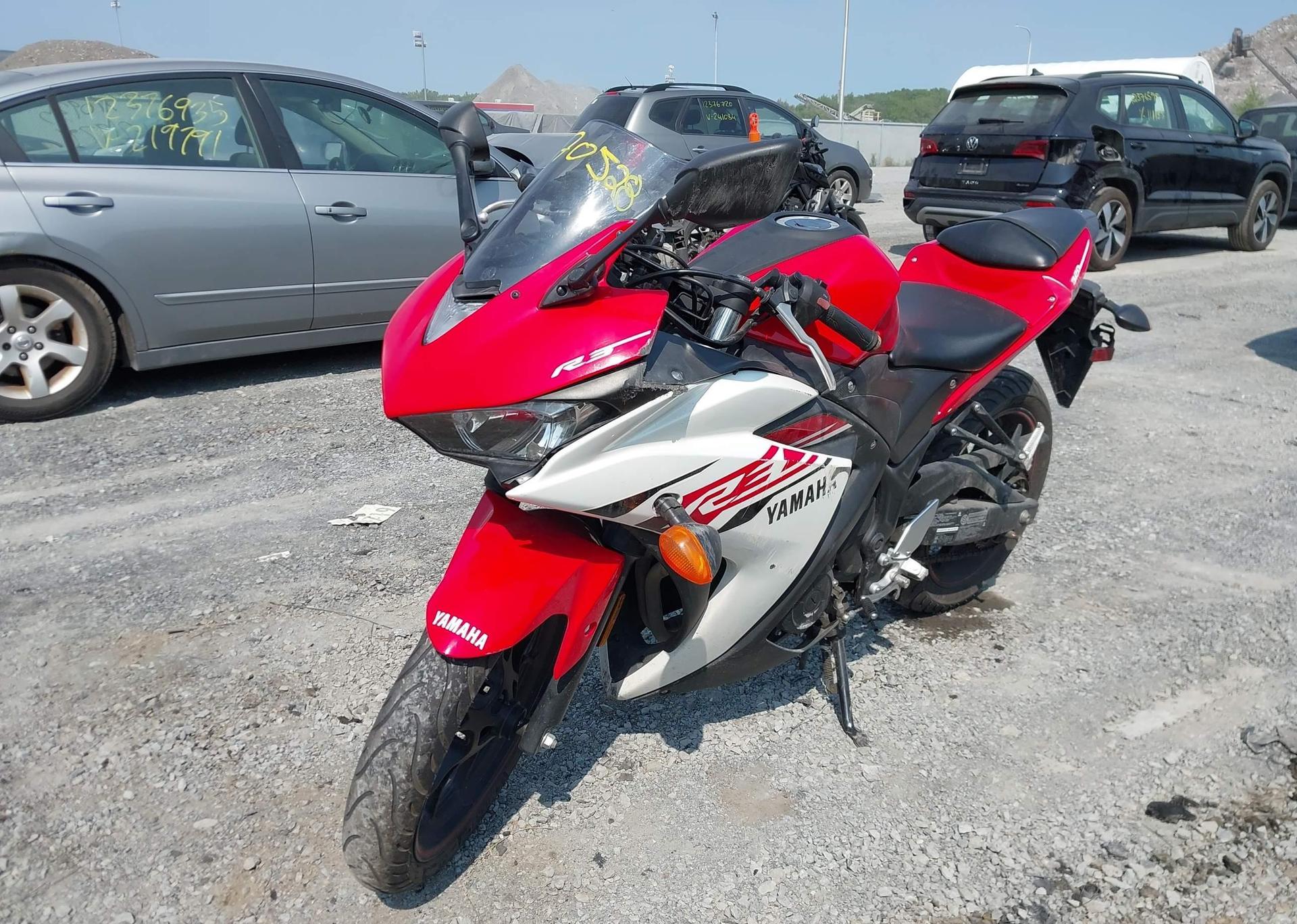2015 YAMAHA YZFR3