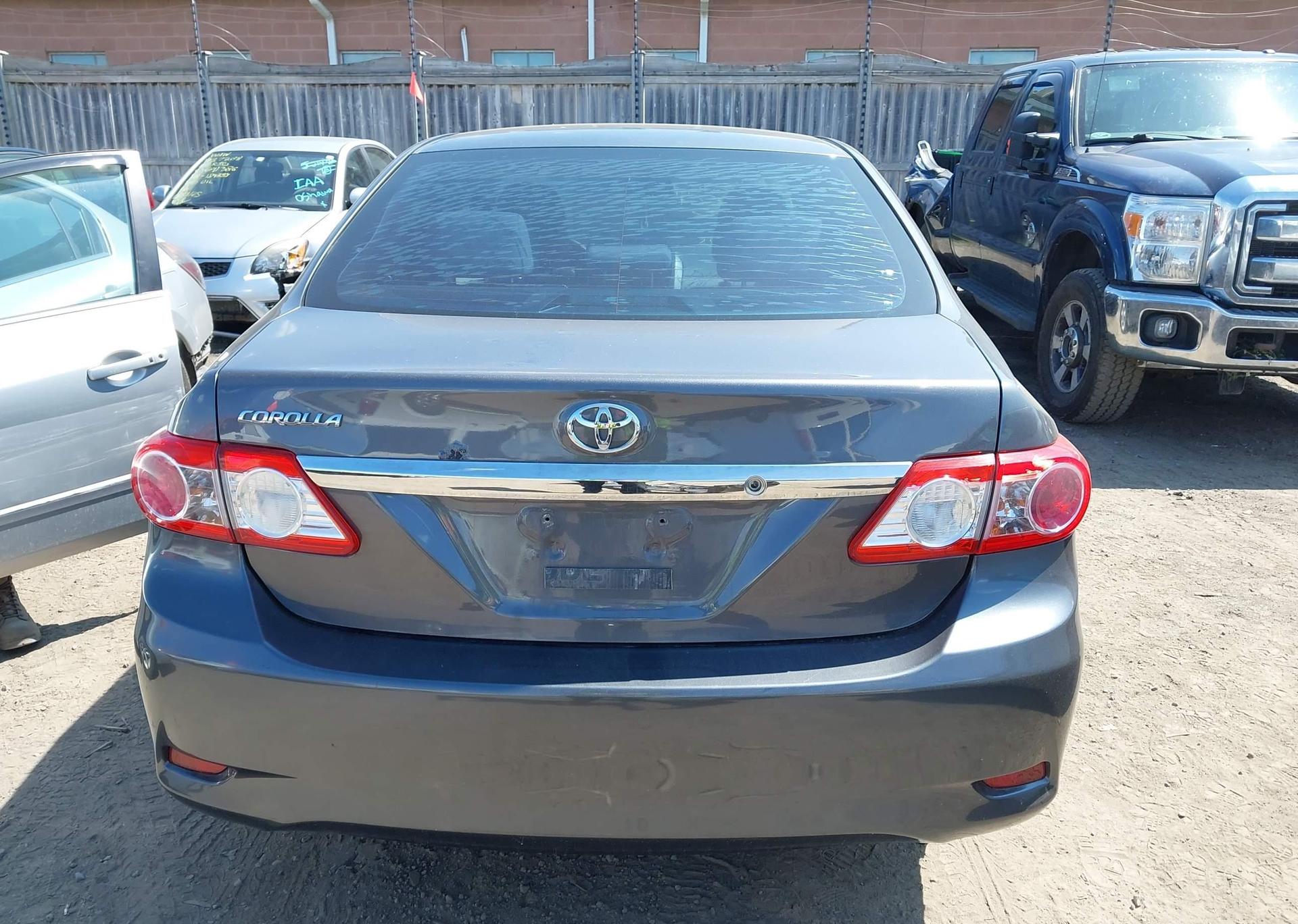 2011 TOYOTA YARIS