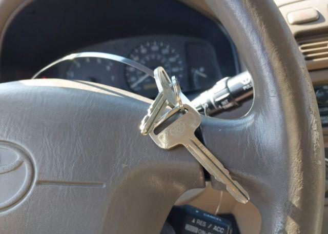 2000 TOYOTA COROLLA CE